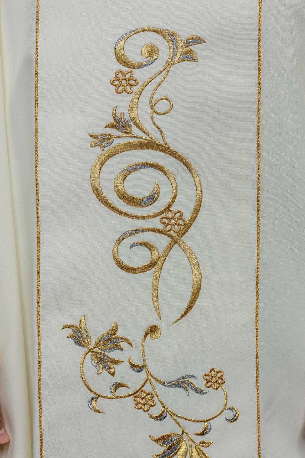 Ornat haftowany z wizerunkiem Trójcy Świętej