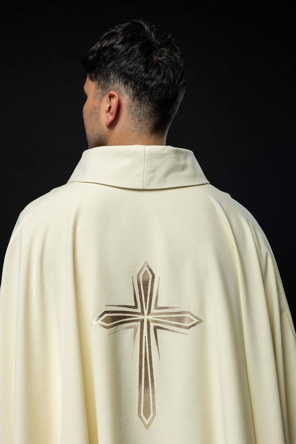 Ornat haftowany z wzorem Krzyża kolor ecru