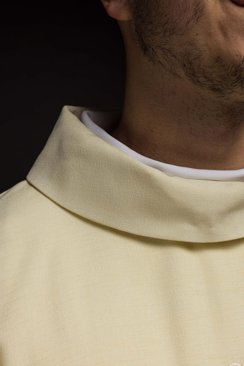 Ornat haftowany z wzorem Krzyża w kolorze ecru