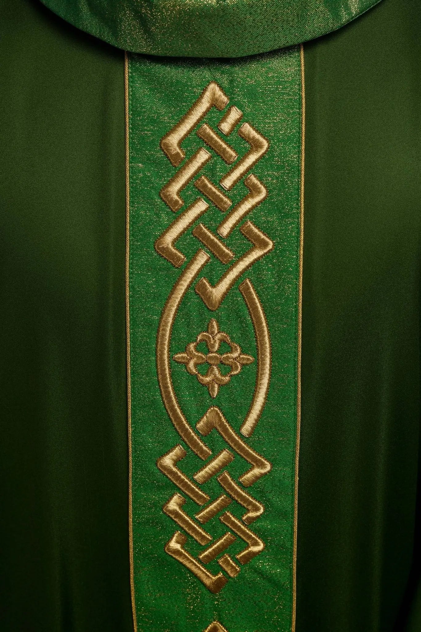 Casulla bordada verde Cinturón decorativo con cruces
