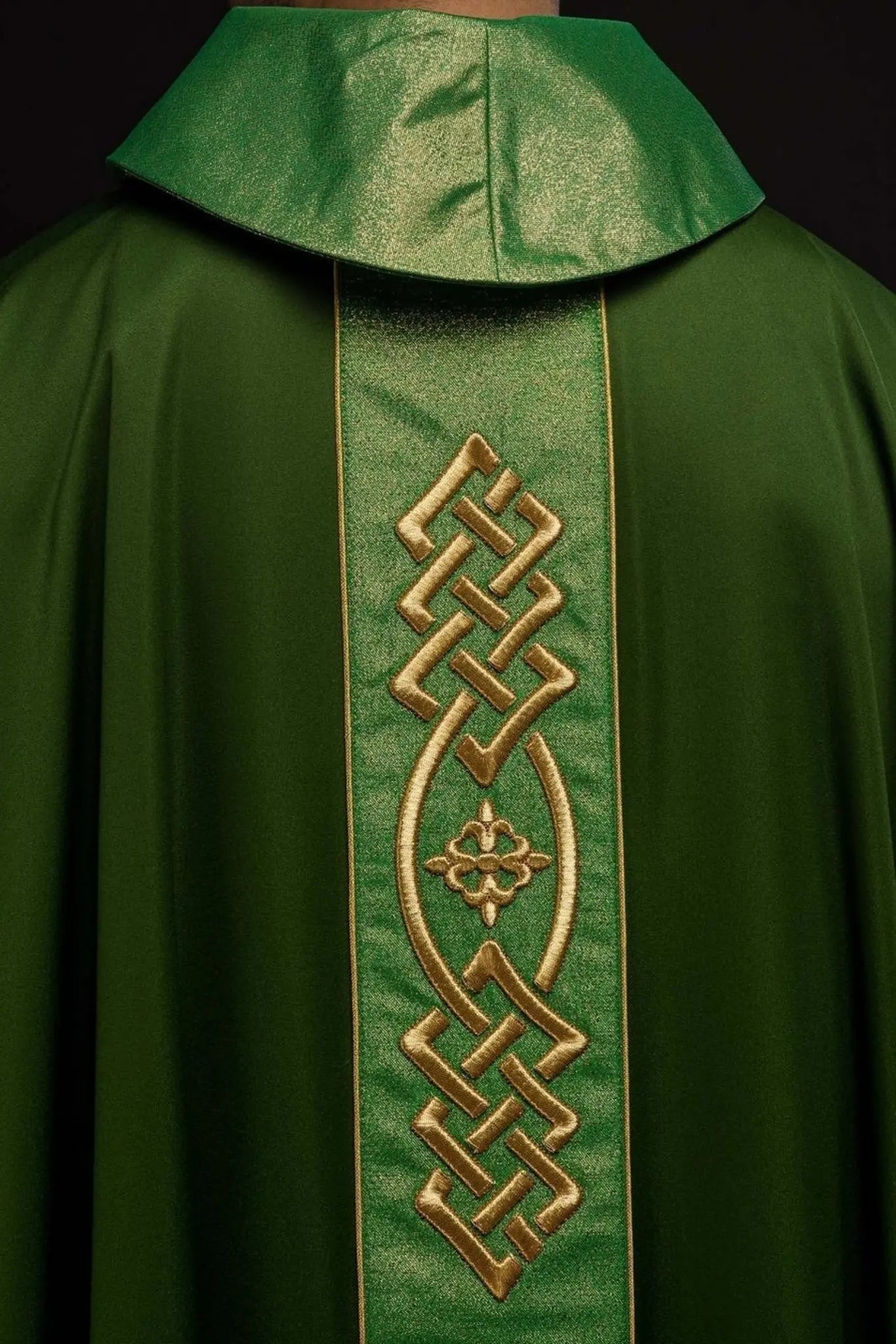 Casulla bordada verde Cinturón decorativo con cruces