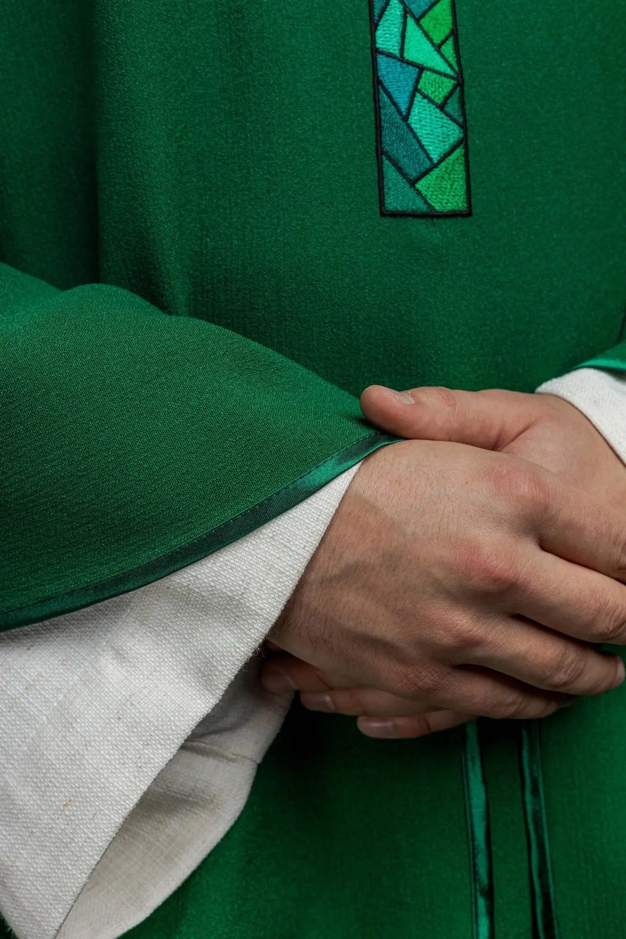 Embroidered chasuble Green with Cross Mosaic