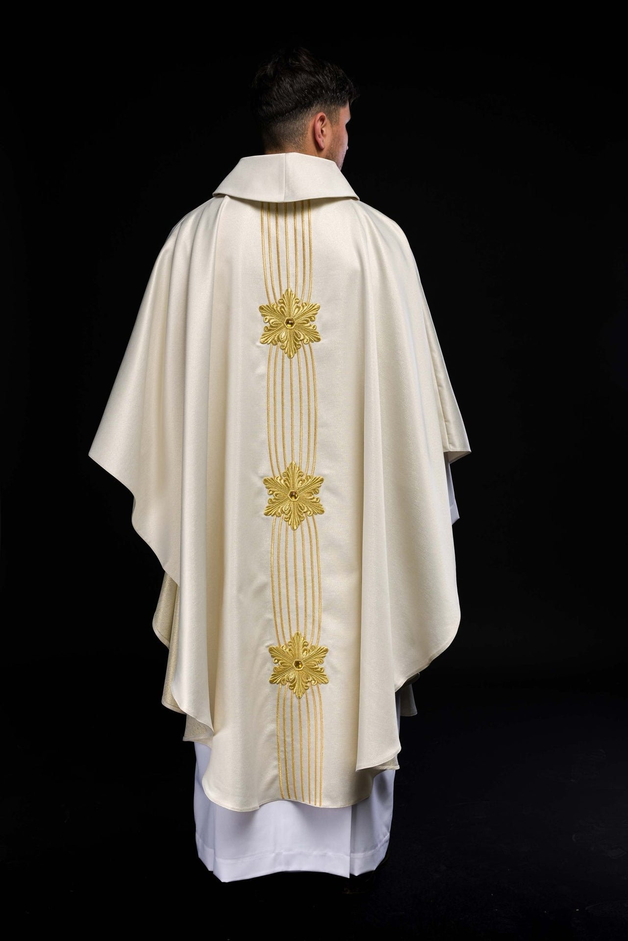 Ornat liturgiczny Maryjny błyszczący z kamieniami LE/7025 ECRU