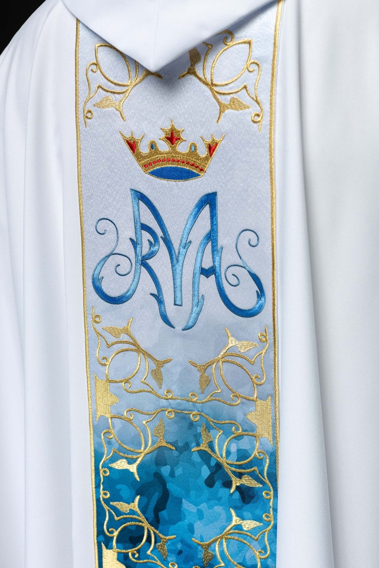 Ornat liturgiczny Maryjny z pasem haftowanym i sublimowanym