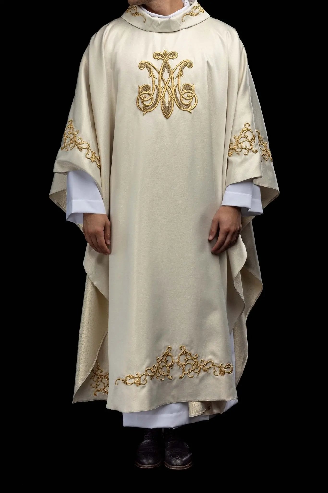 Ecru Marian chasuble with embroidered Marian symbol