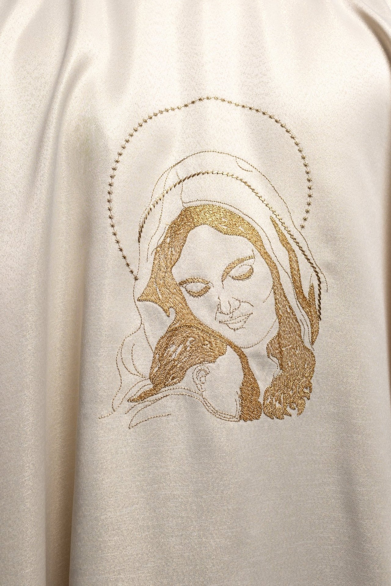 Ornat liturgiczny z wizerunkiem Matki Bożej Tulącej