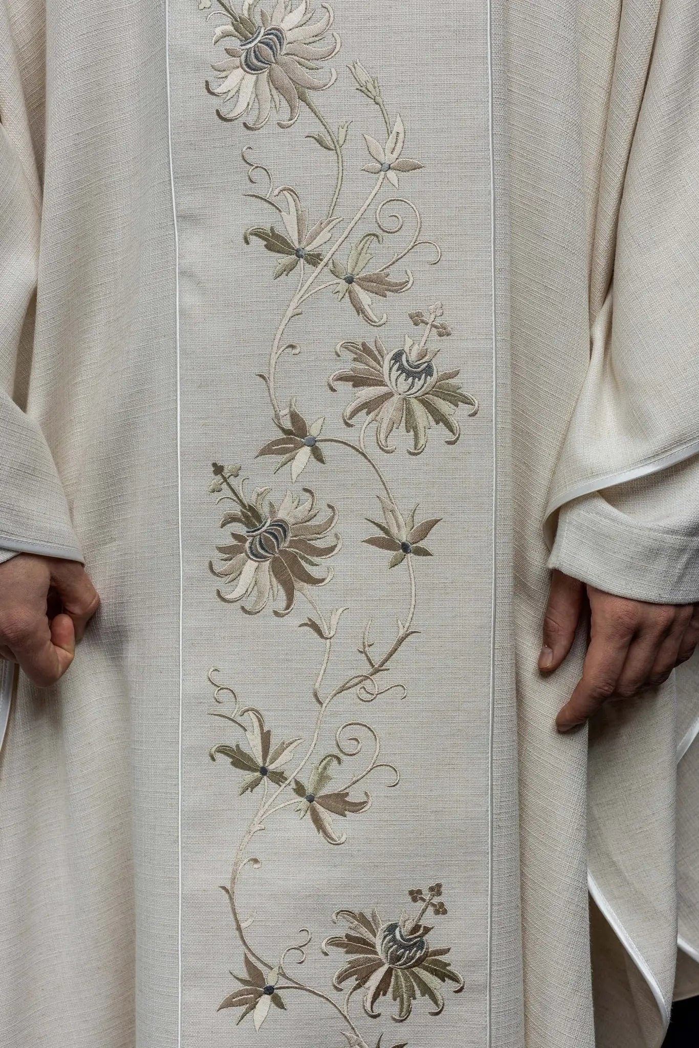 Chasuble with embroidered IHS pattern ecru