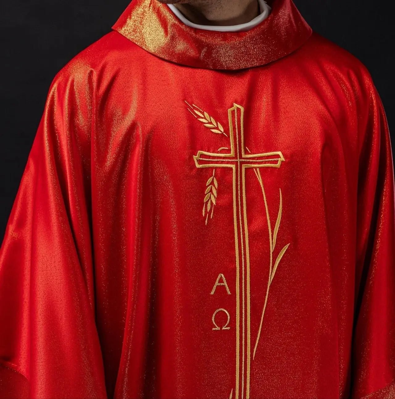 Casulla con cruz y motivo de espigas en rojo