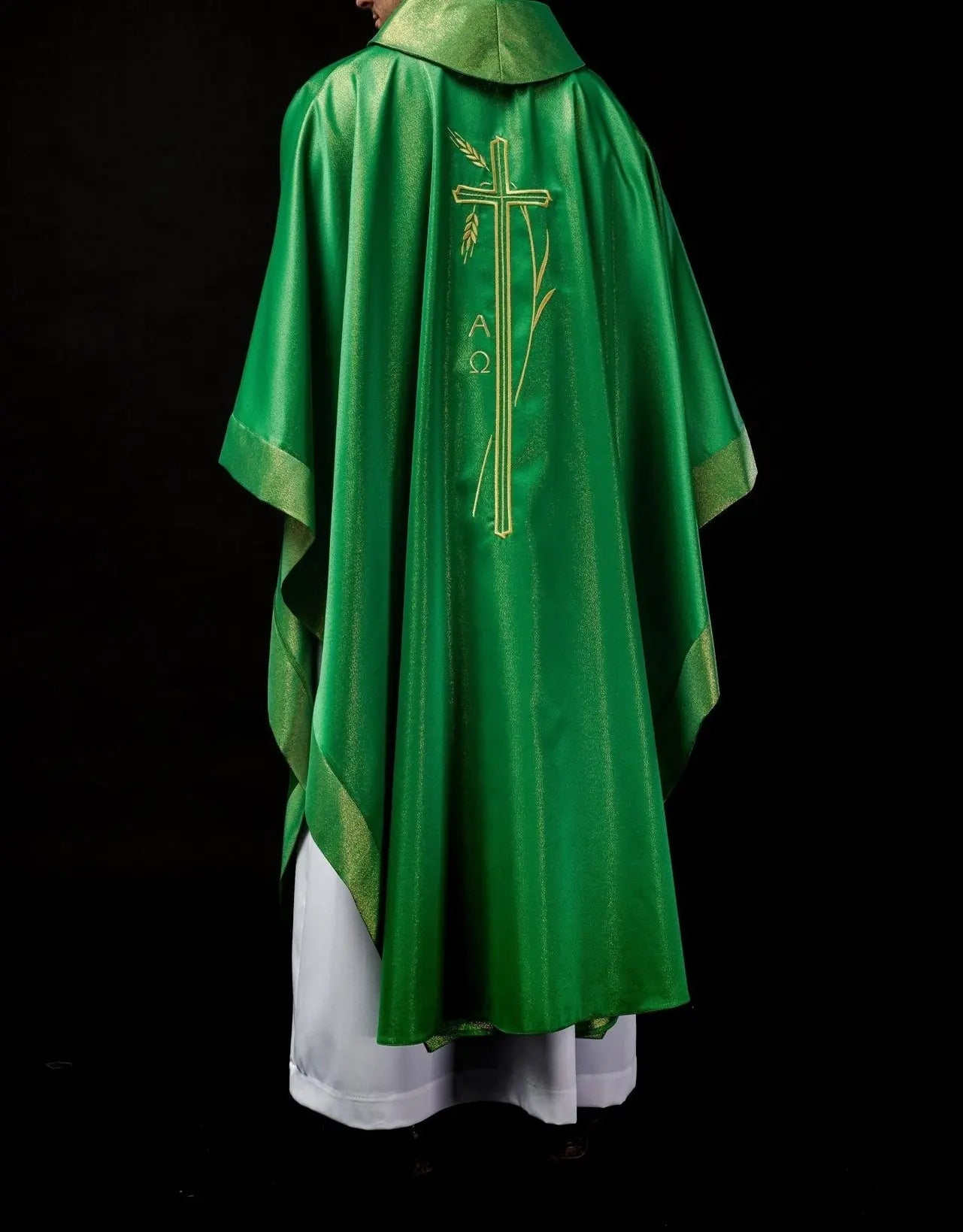 Casulla con cruz y motivo de espiga en color verde
