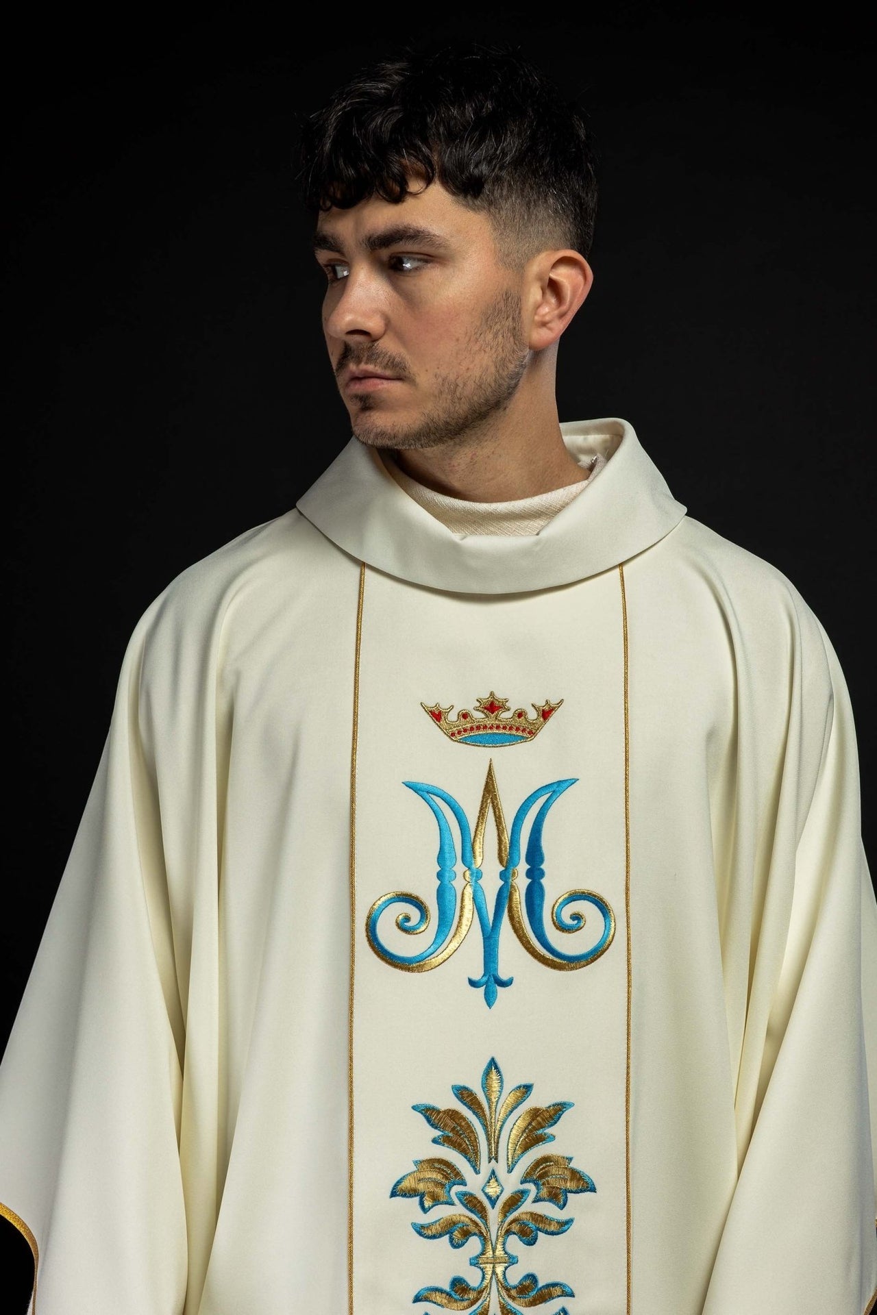 Ornat z motywem Maryjnym w kolorze ecru