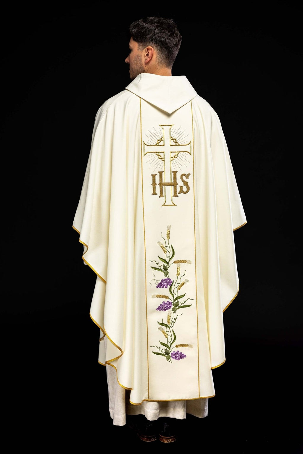 Ornat z zdobionym pasem IHS winogrona i kłosy oraz złotą lamówką