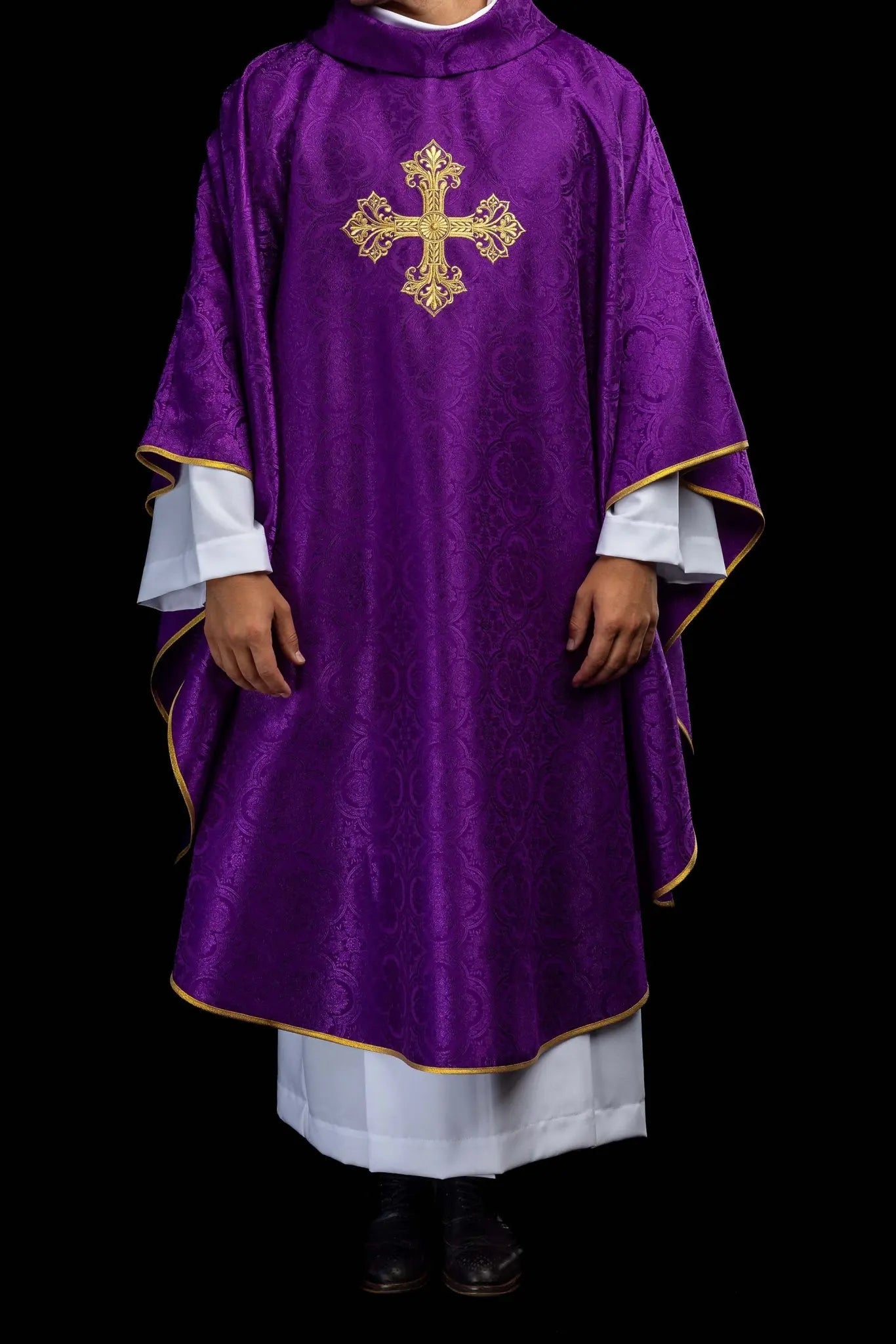 Purple chasuble with gold cross embroidery on jacquard fabric - HAFTINA ATELIER