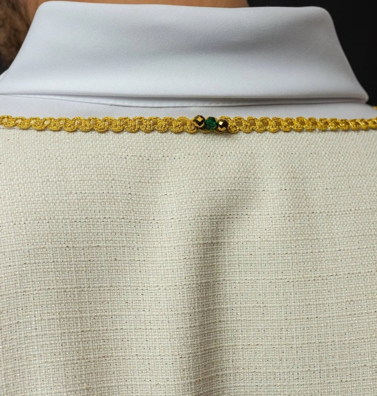 Dalmática hecha a mano con piedras naturales – Colección Handmade 1001