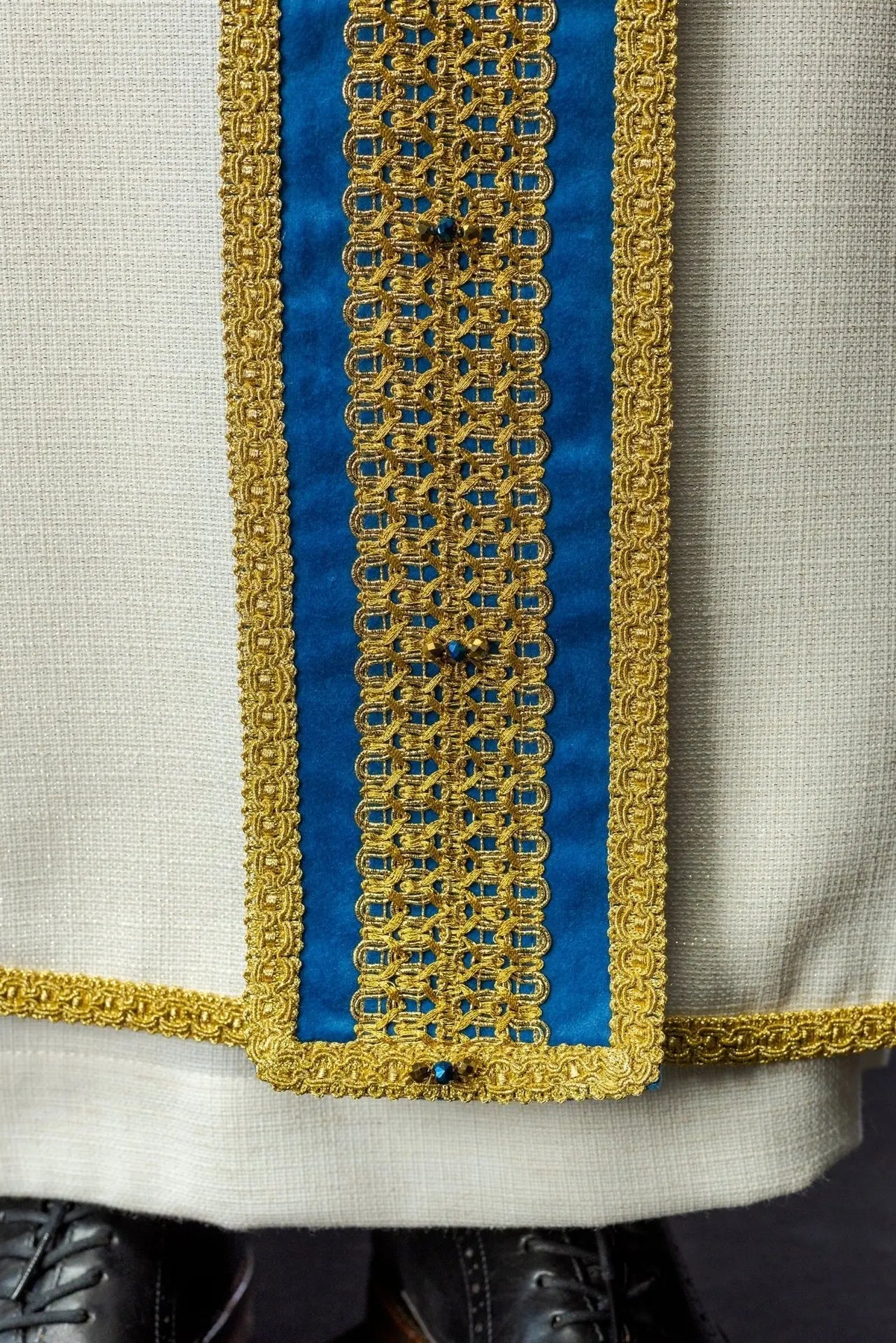 Handmade Chasuble with Natural Stones – Model 7001