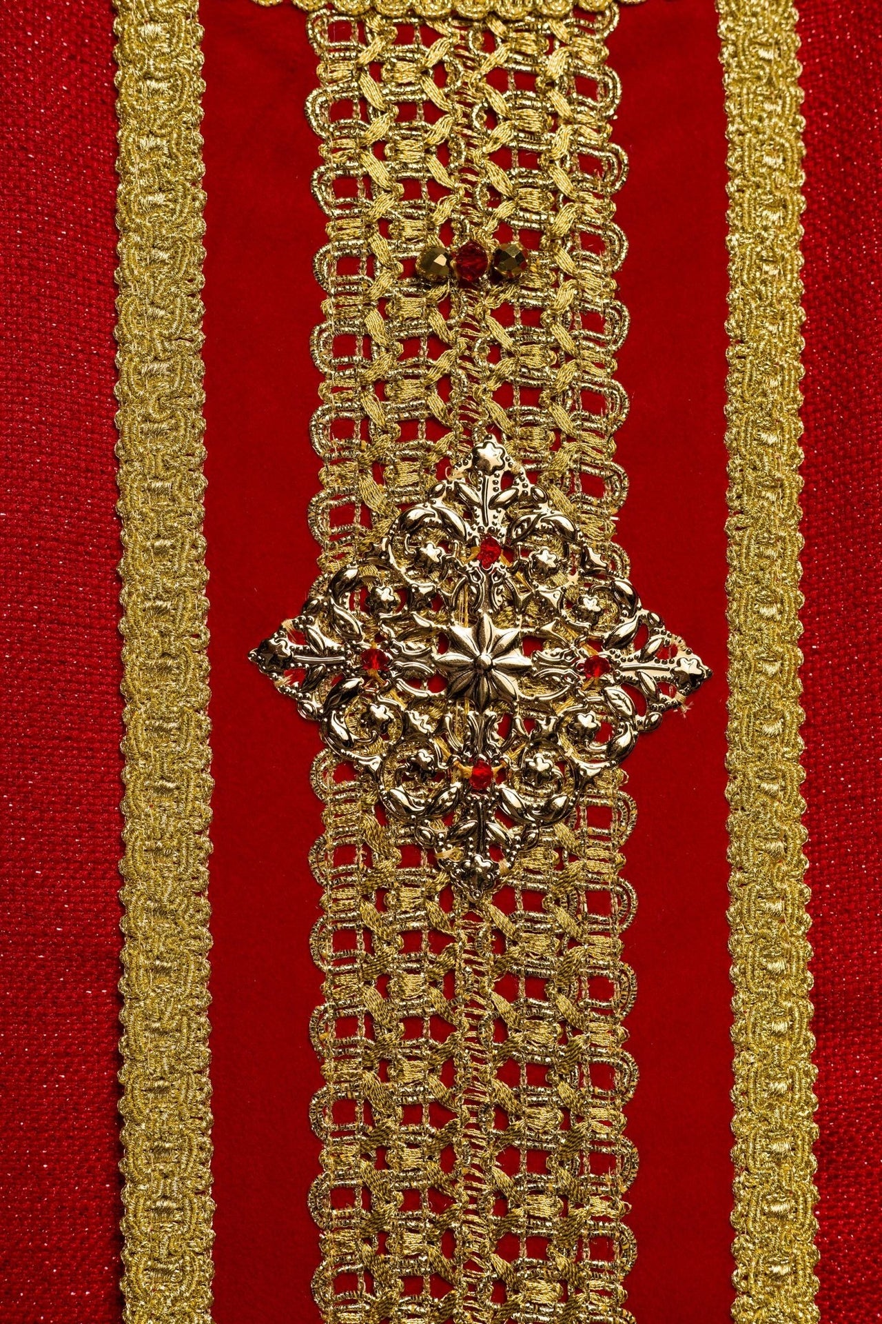 Ręcznie wykonany ornat z naturalnymi kamieniami Handmade 7001