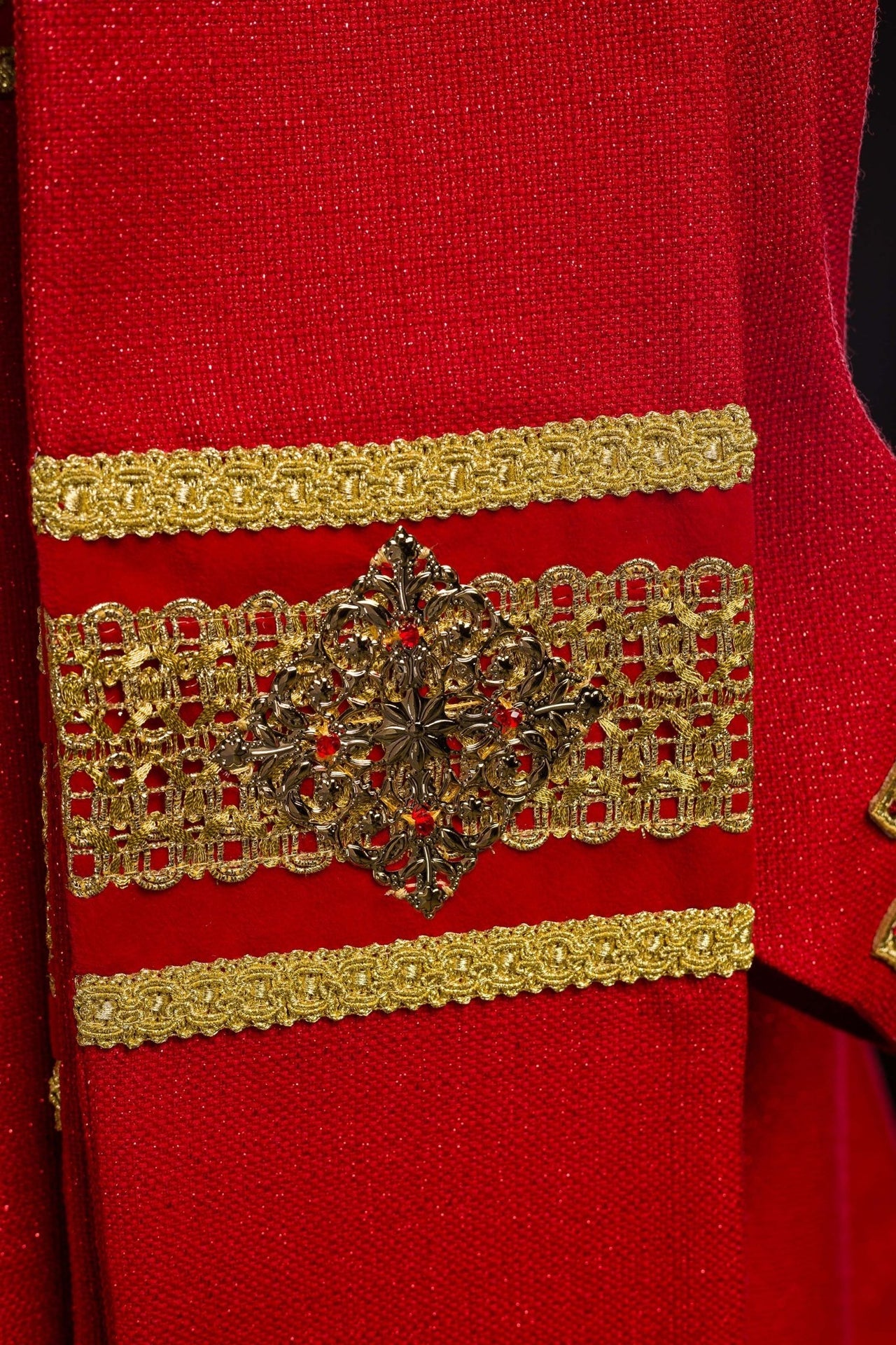 Ręcznie wykonany ornat z naturalnymi kamieniami Handmade 7001