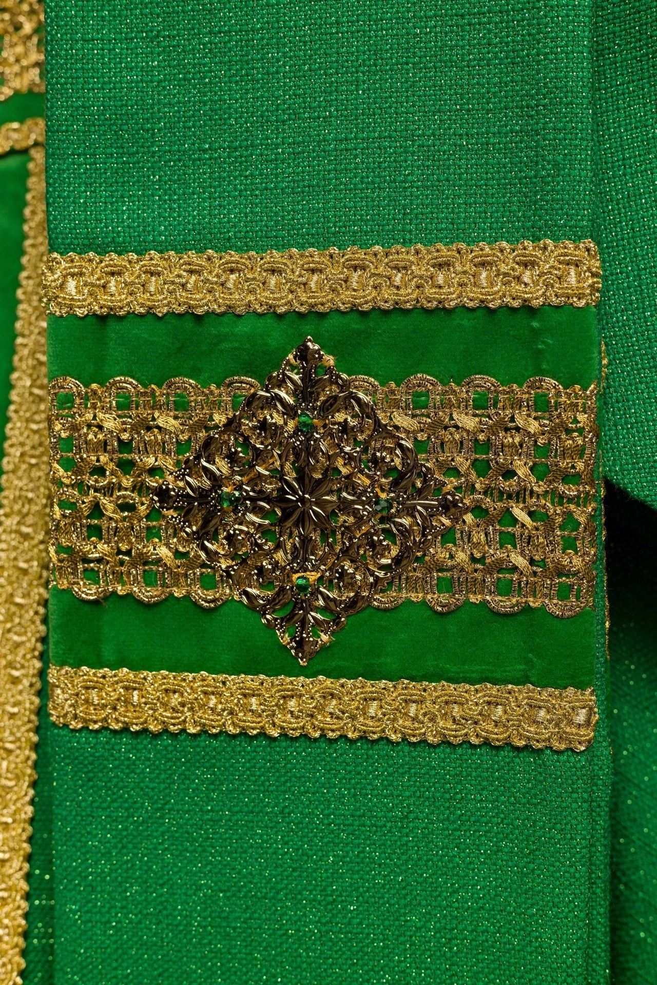 Ręcznie wykonany ornat z naturalnymi kamieniami Handmade 7001