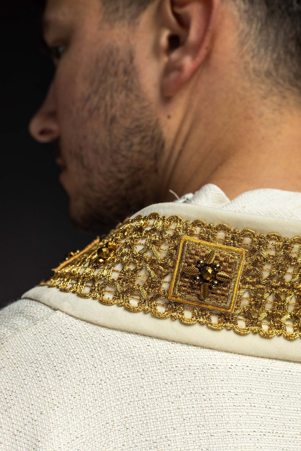 Ręcznie wykonany ornat z naturalnymi kamieniami Handmade 7002