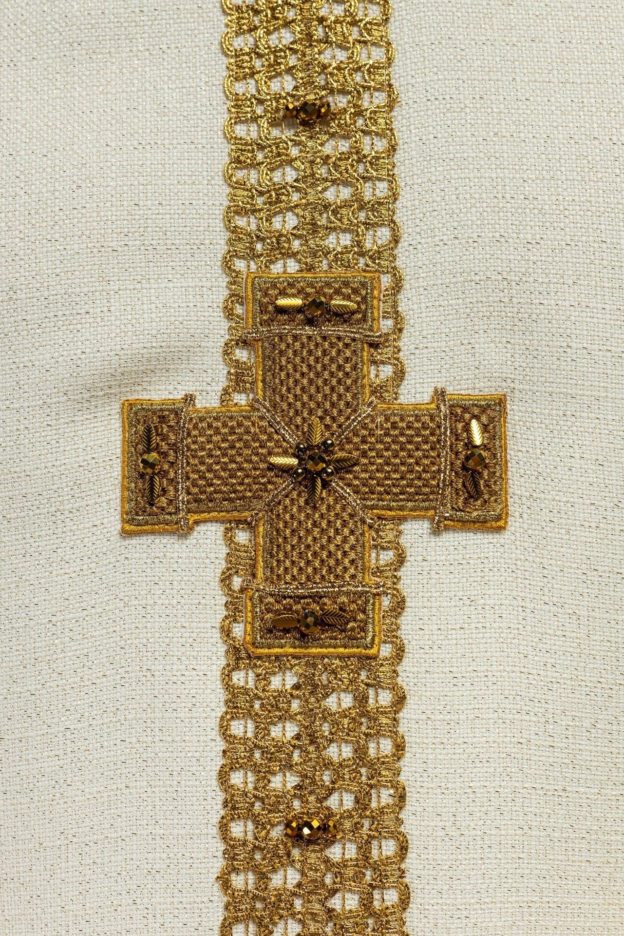 Ręcznie wykonany ornat z naturalnymi kamieniami Handmade 7002