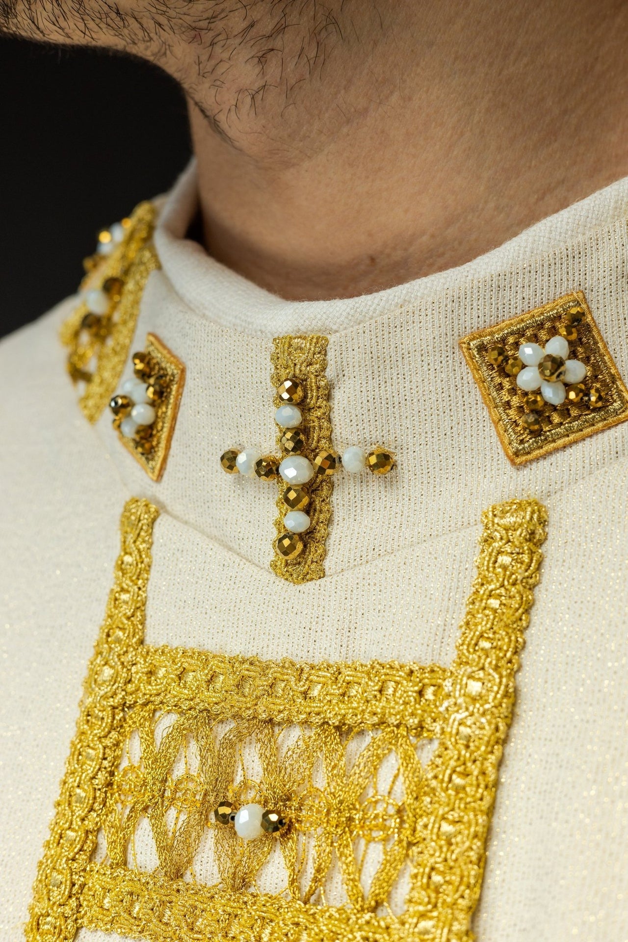 Ręcznie wykonany ornat z naturalnymi kamieniami Handmade 7008