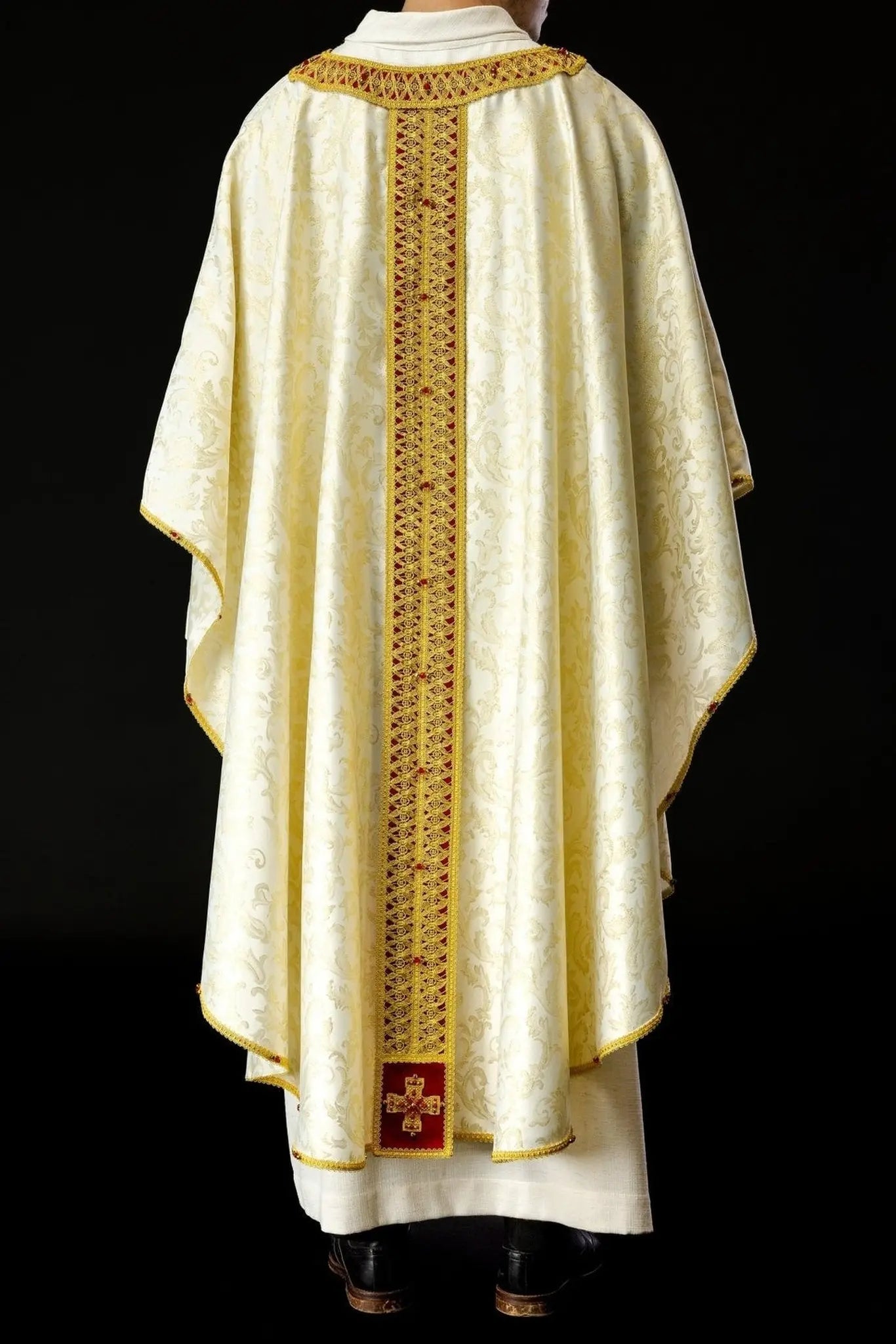 Casulla litúrgica artesanal con piedras naturales – Modelo 7009
