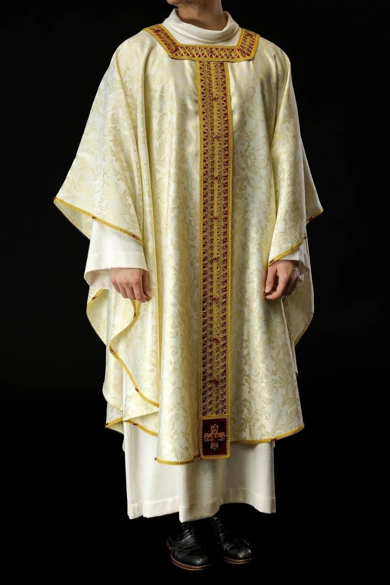Casulla litúrgica artesanal con piedras naturales – Modelo 7009
