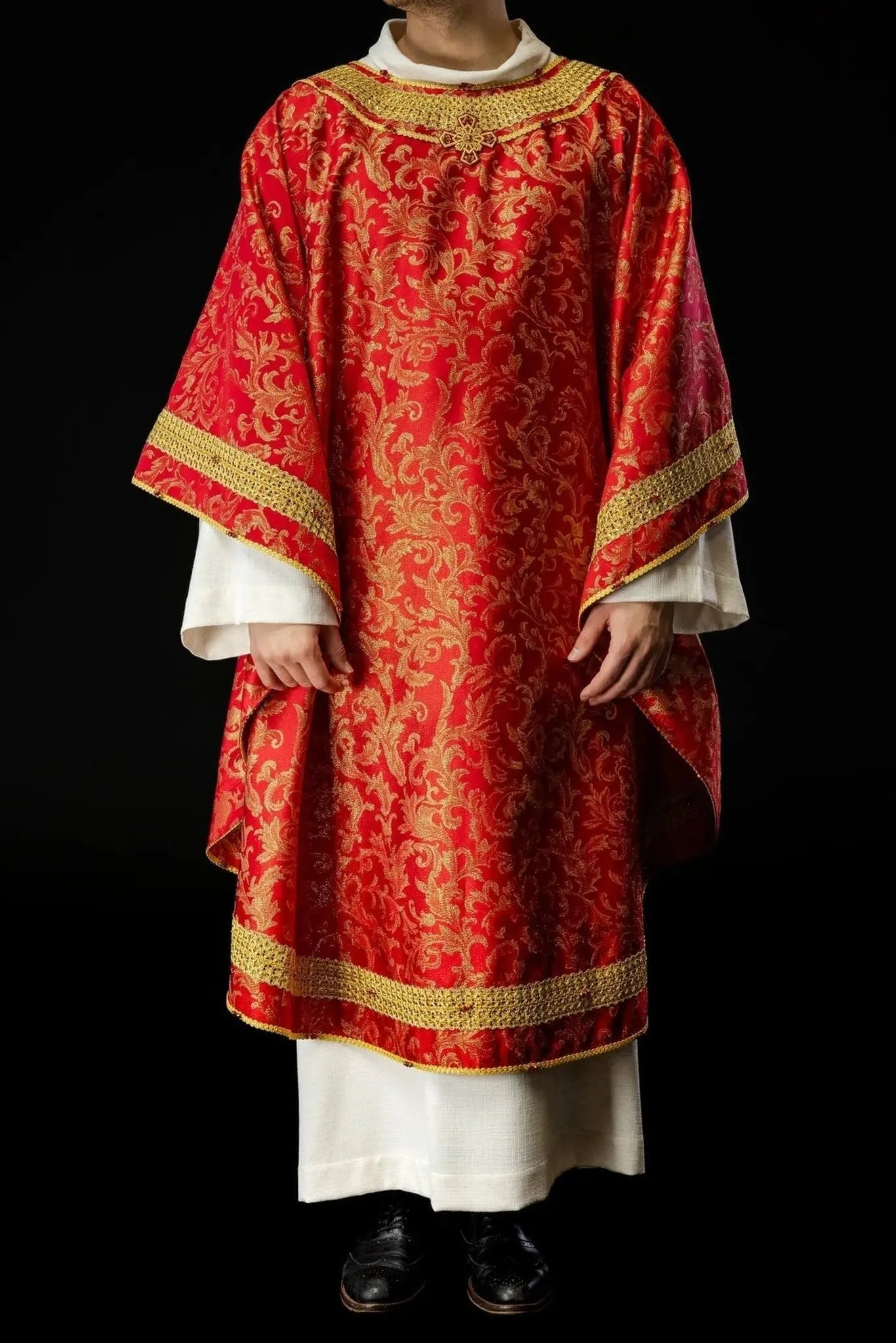 Casulla roja hecha a mano con piedras naturales – Colección hecha a mano 7010