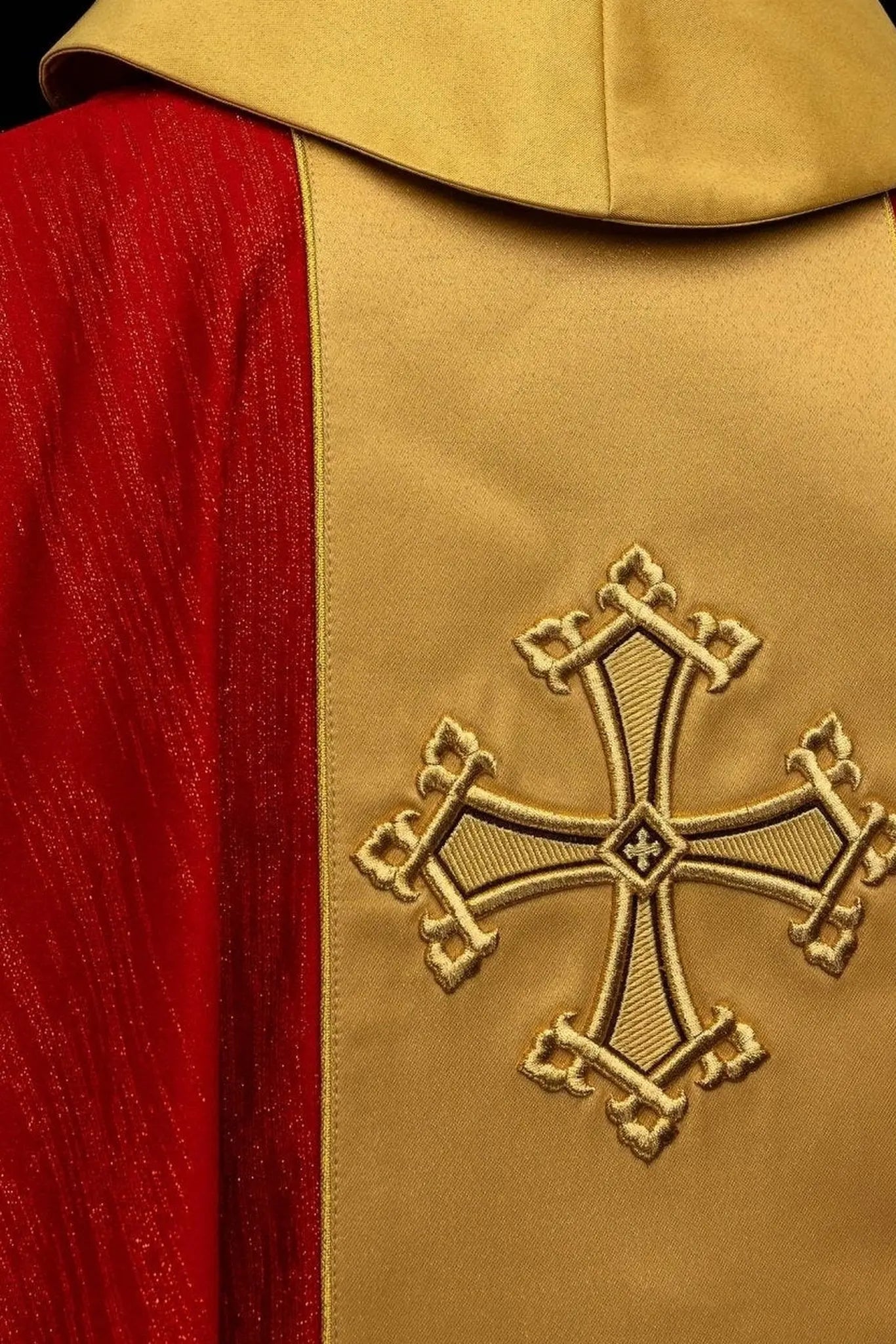 Red Chasuble with Embroidered Cross Motif and Gold Band - HAFTINA ATELIER