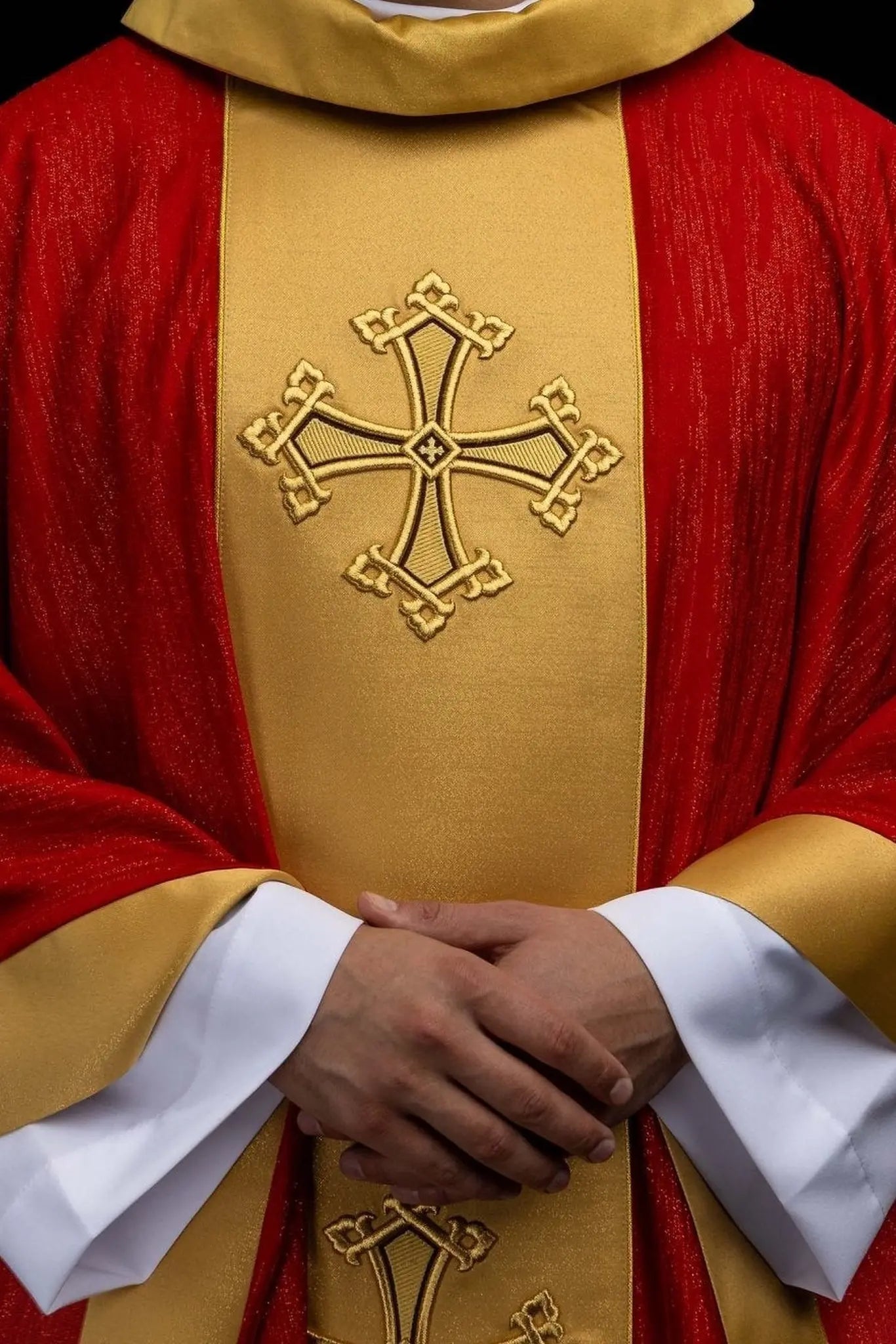Red Chasuble with Embroidered Cross Motif and Gold Band - HAFTINA ATELIER