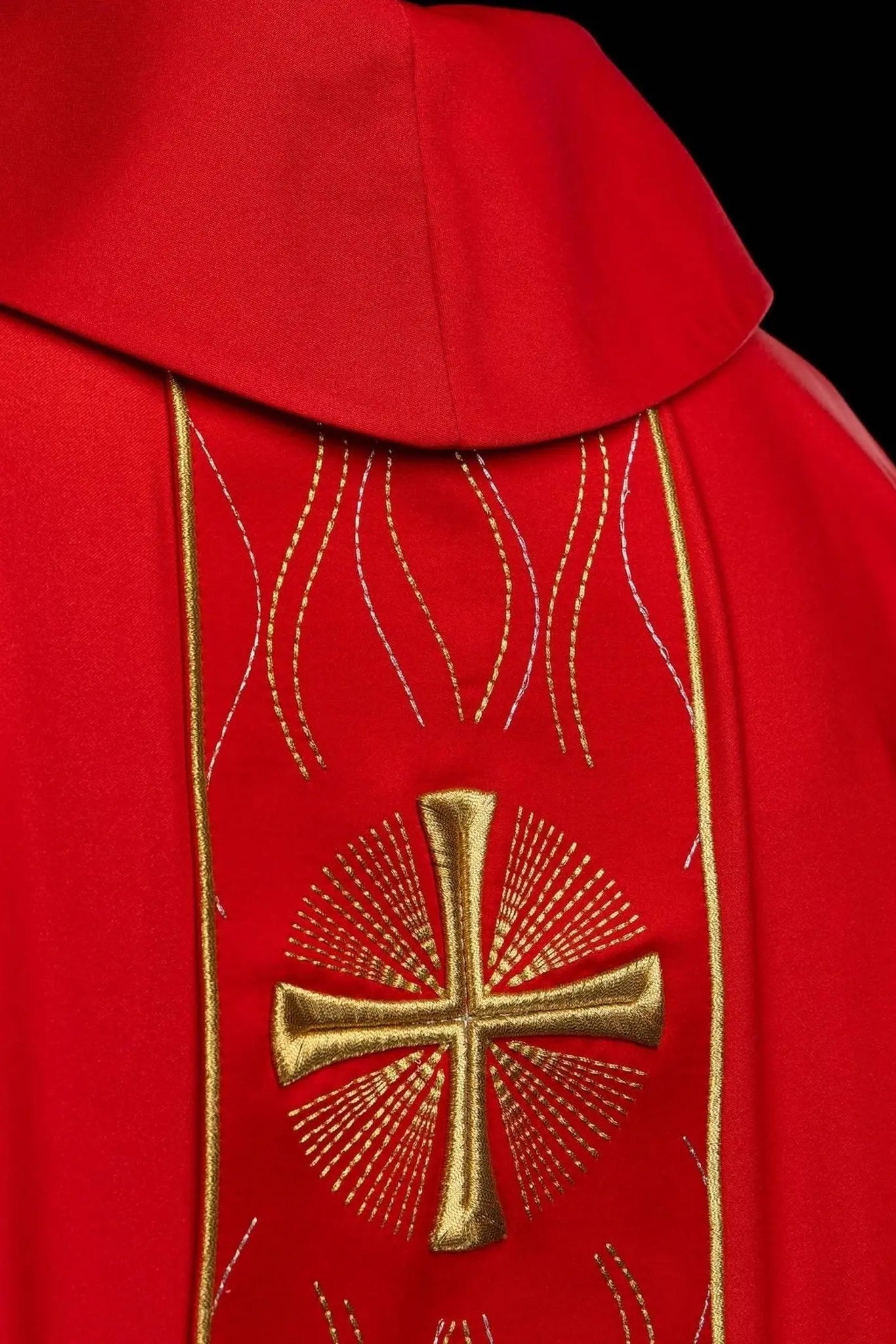 Red Embroidered Chasuble with Cross - HAFTINA ATELIER