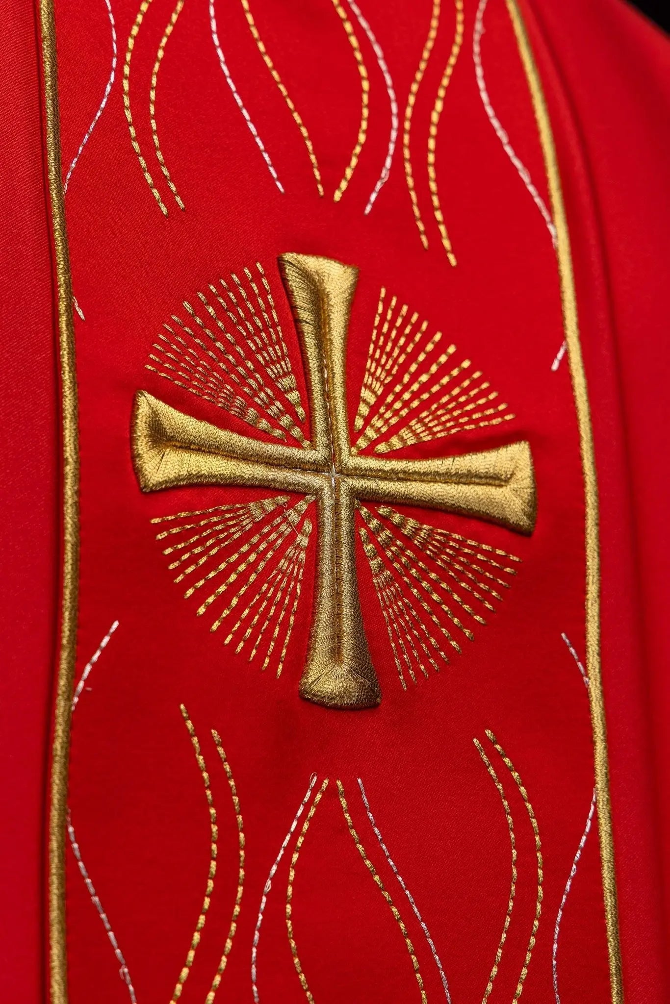 Red Embroidered Chasuble with Cross - HAFTINA ATELIER