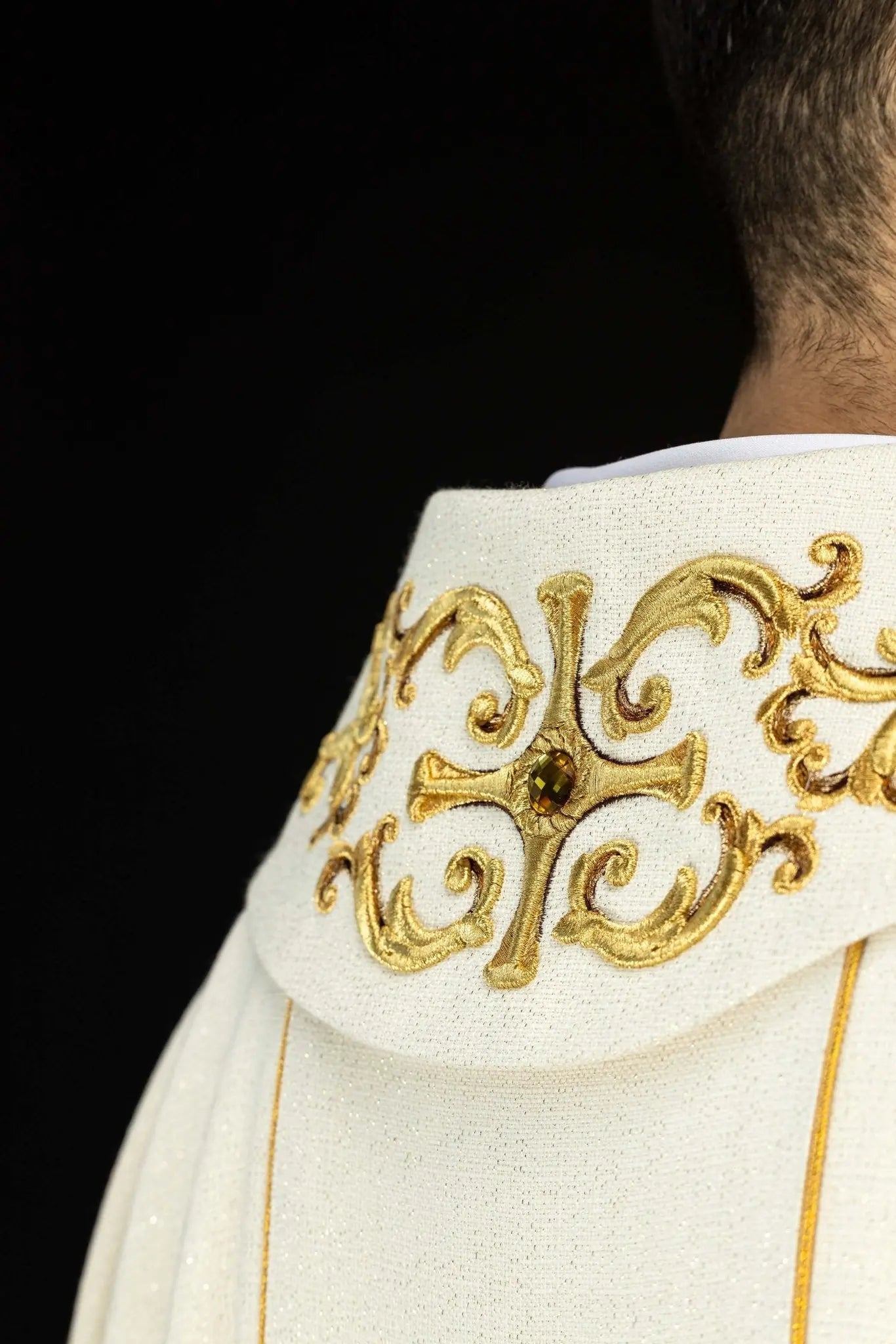 Richly Embroidered Chasuble with Our Lady of the Rosary - HAFTINA ATELIER