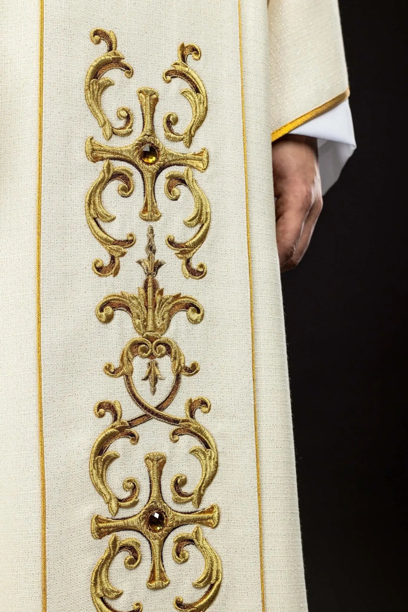 Richly Embroidered Chasuble with Our Lady of the Rosary - HAFTINA ATELIER