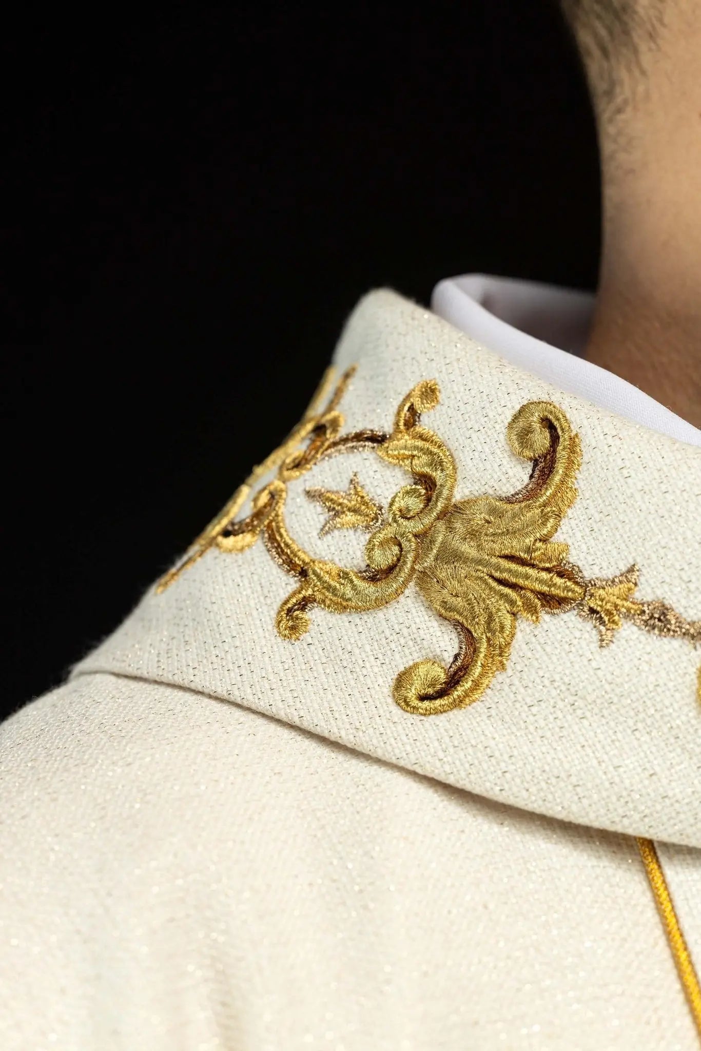 Richly Embroidered Chasuble with Our Lady of the Rosary - HAFTINA ATELIER