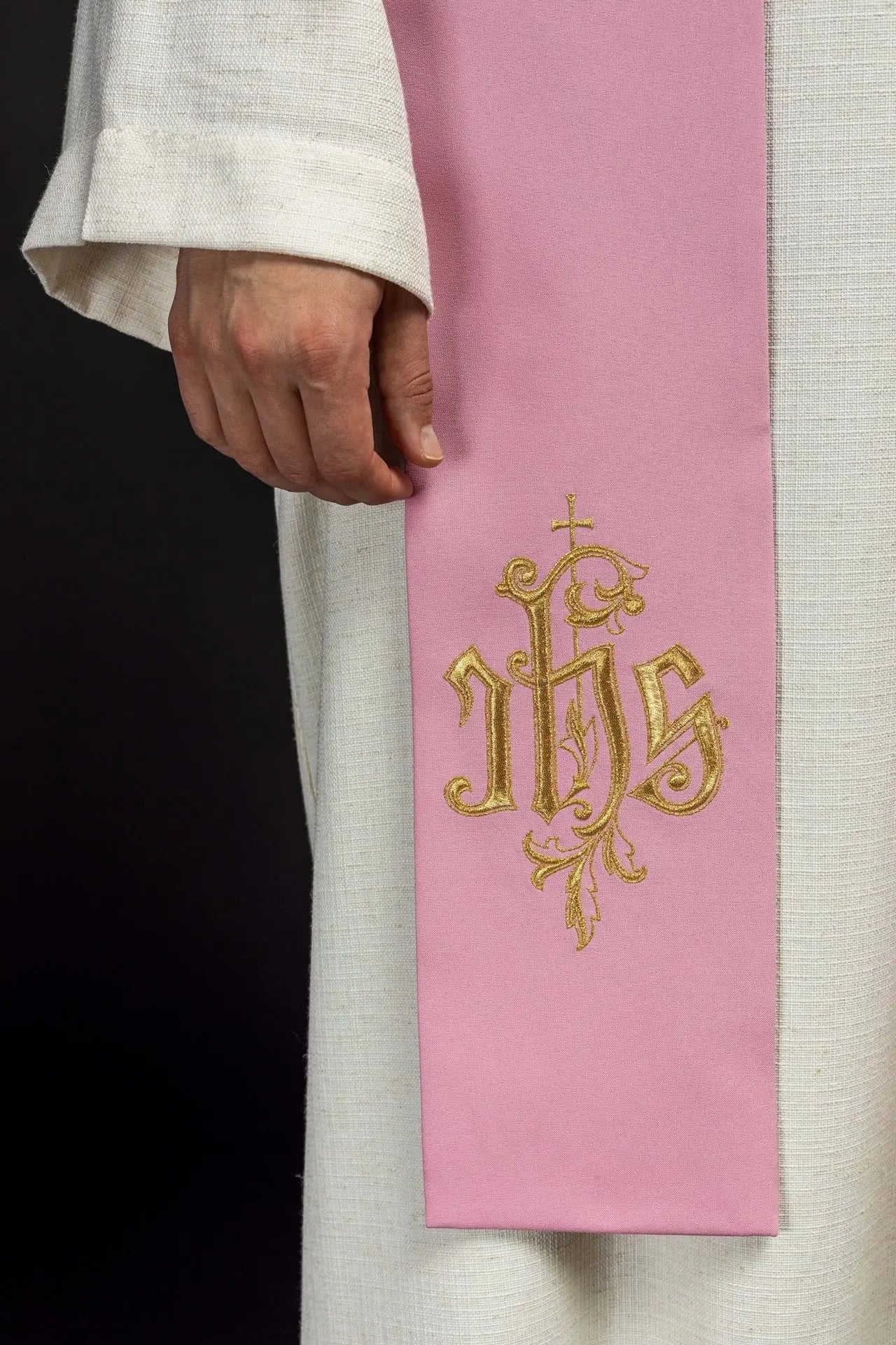 Estola rosa IHS para sacerdote