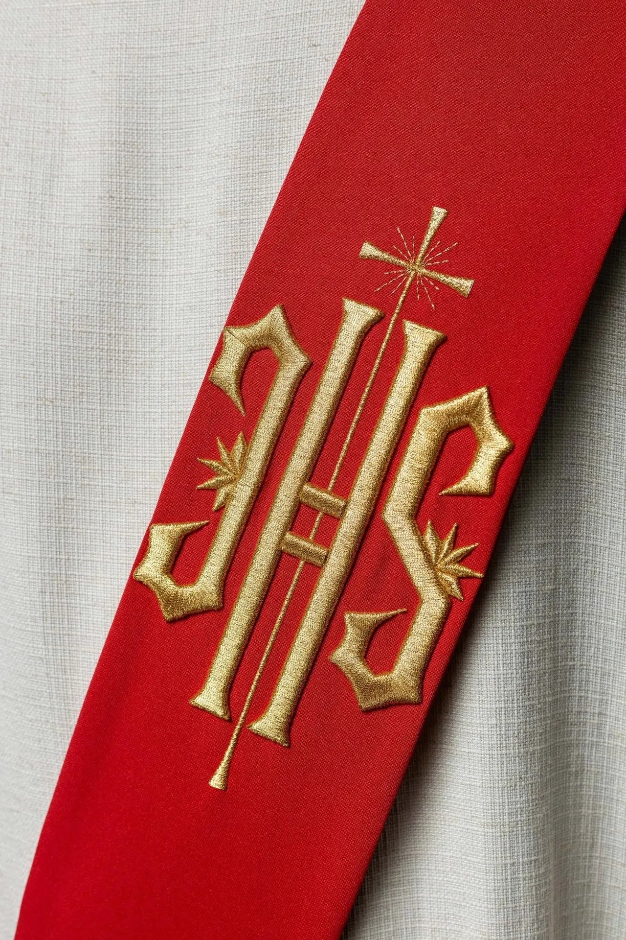 Estola diaconal bordada IHS con cruz