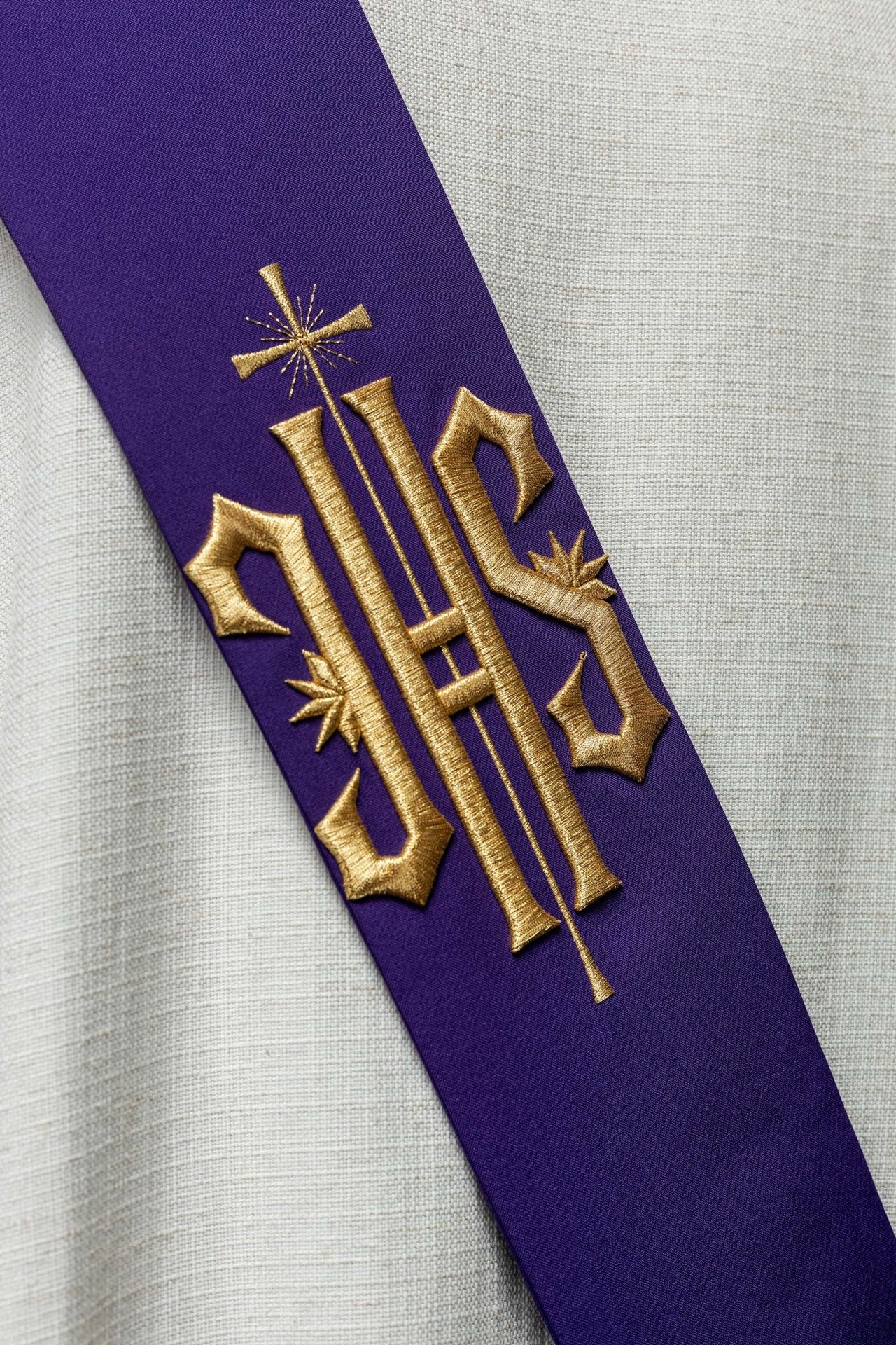 Stuła Diakońska haftowana IHS z Krzyżem