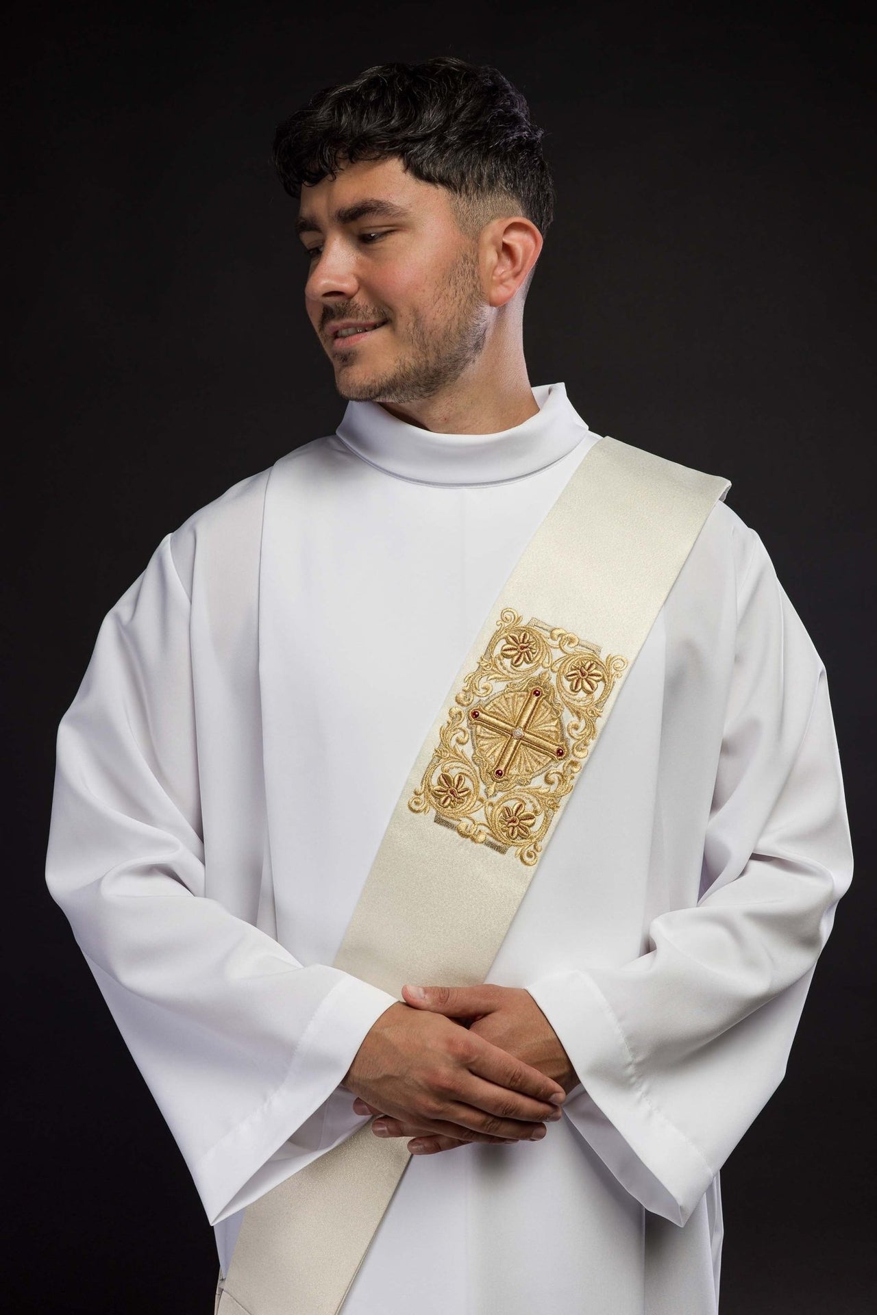 Stuła diakońska haftowana z Krzyżem LE/2210