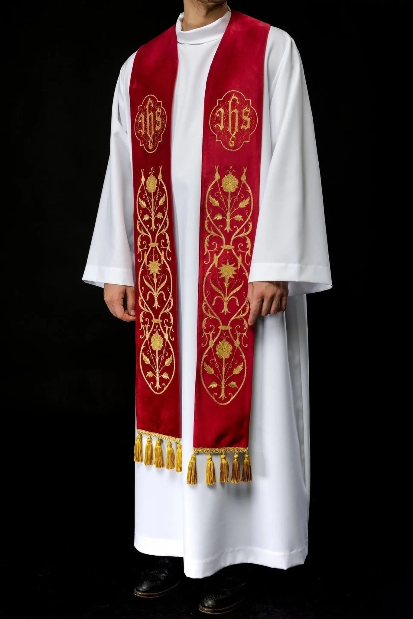 Estola roja bordada IHS