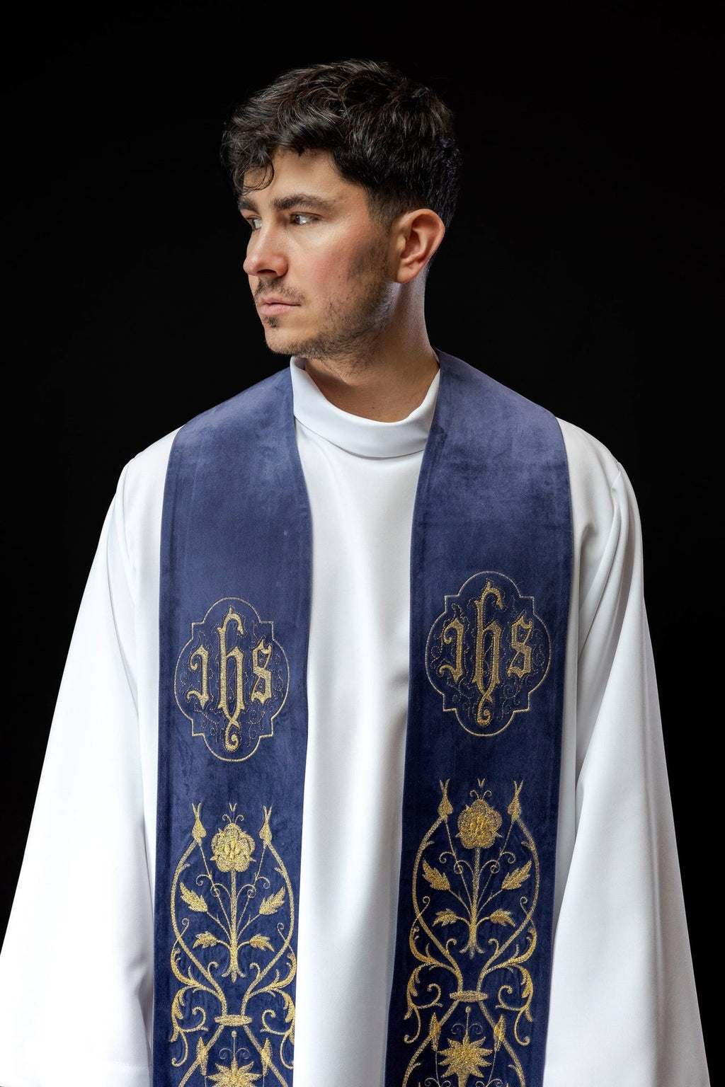 Stuła haftowana fioletowa IHS