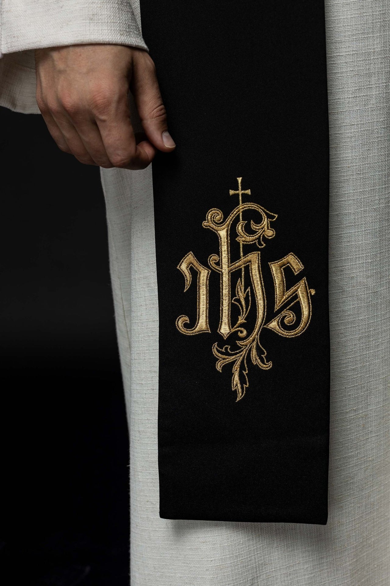Stuła haftowana IHS
