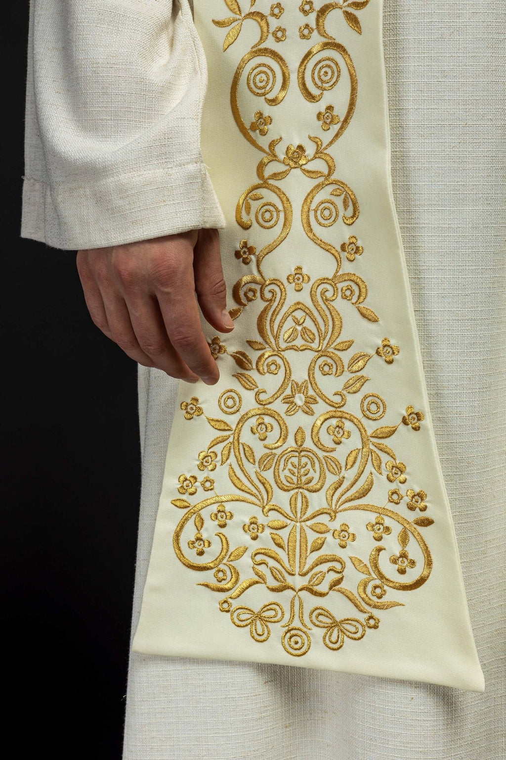 Stuła haftowana motyw Maryjny z koroną ecru