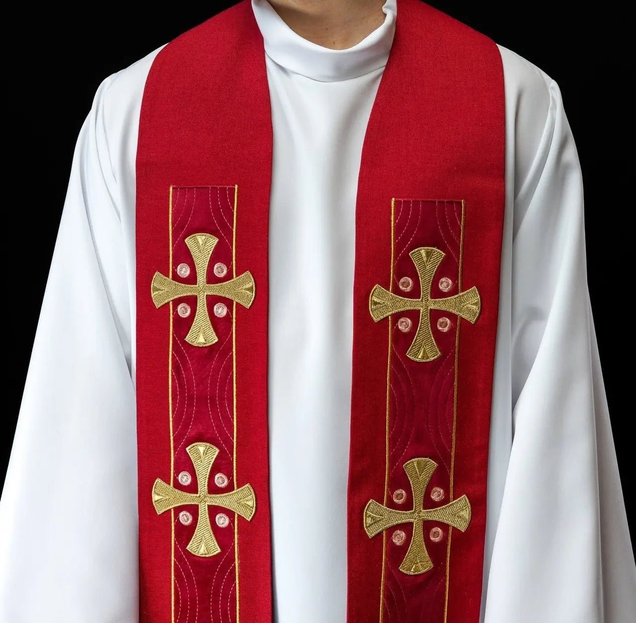 Estola bordada con cruces rojas