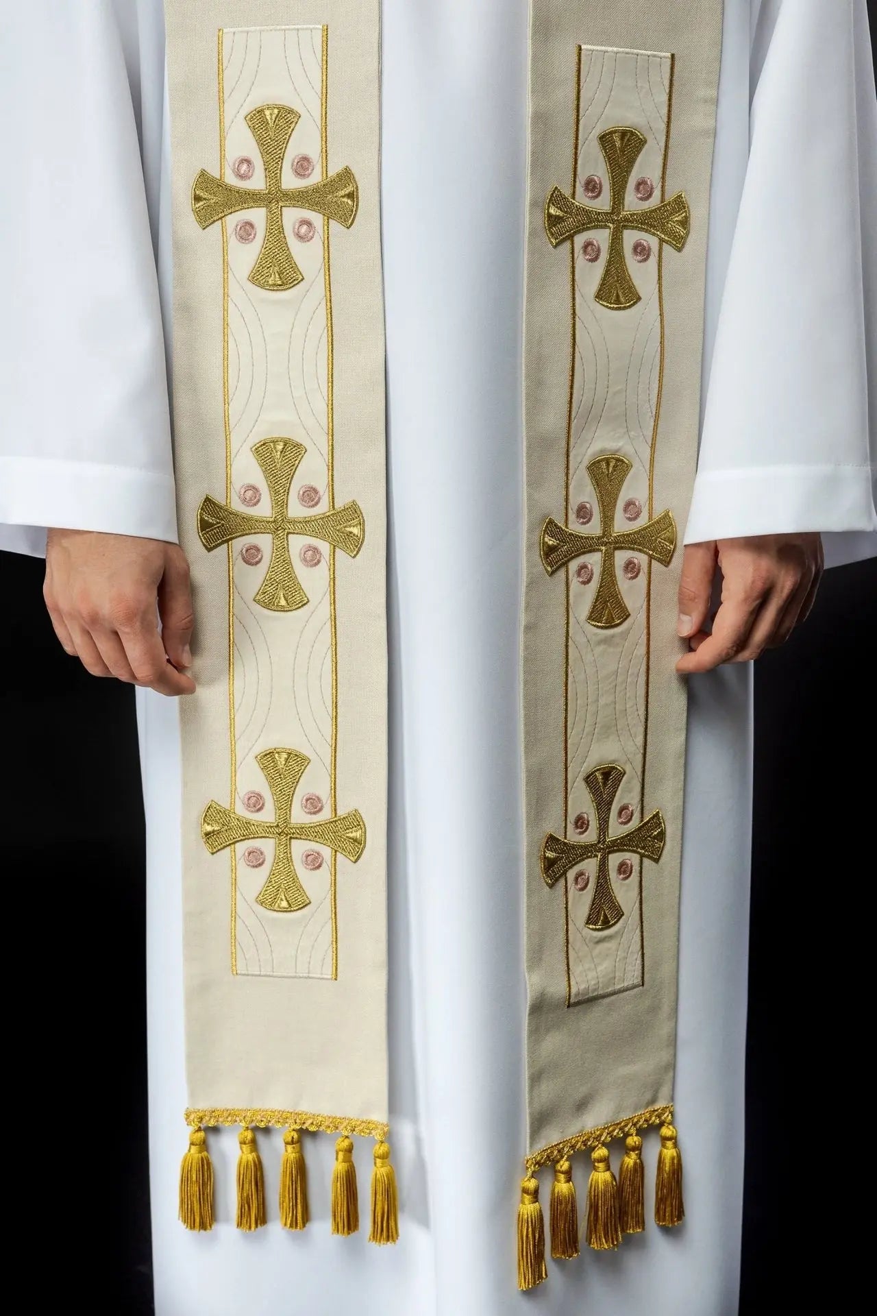 Estola bordada con cruces ecru