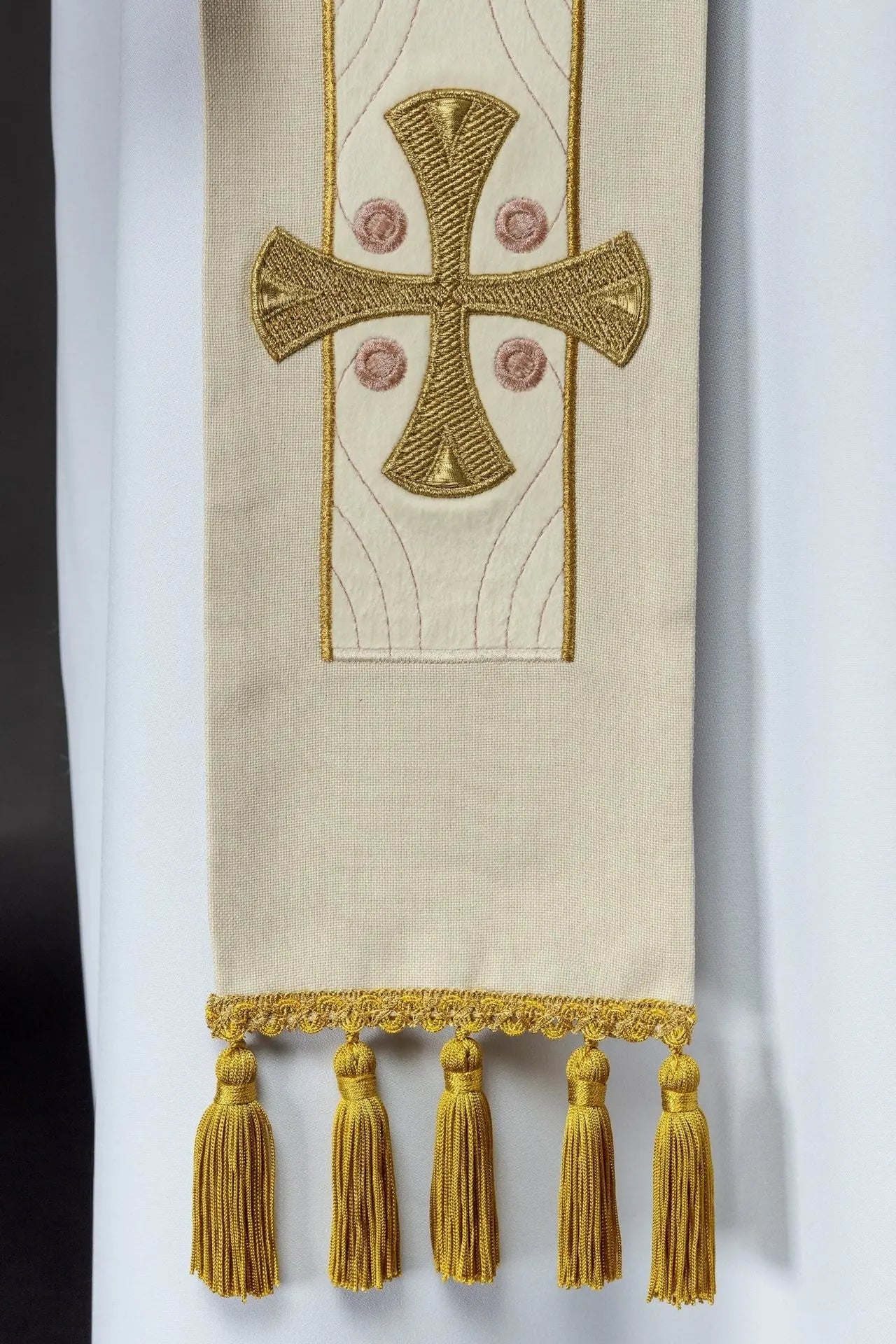 Estola bordada con cruces ecru