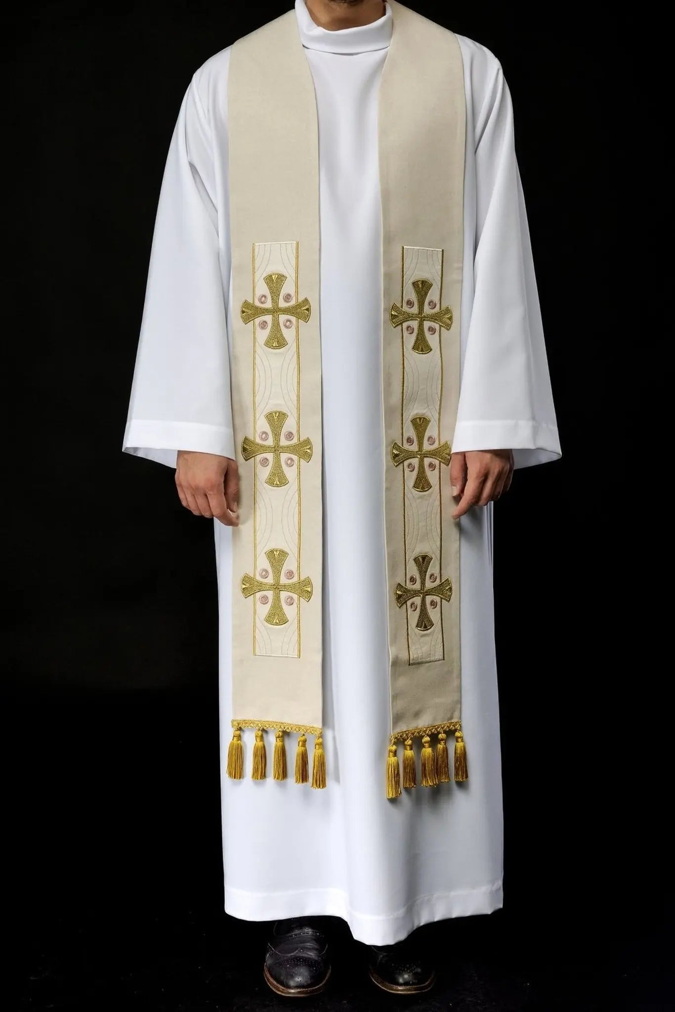 Estola bordada con cruces ecru