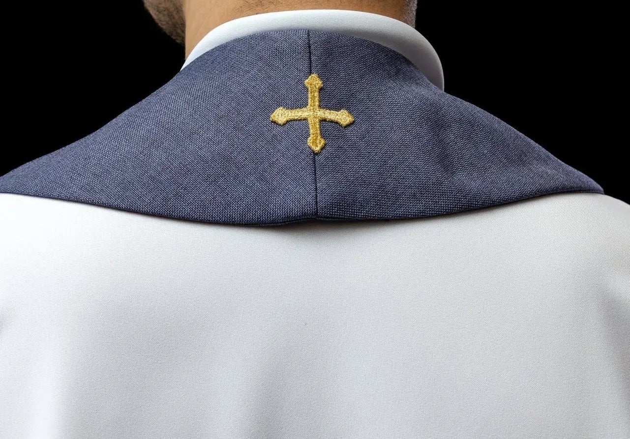 Estola bordada con cruces púrpura