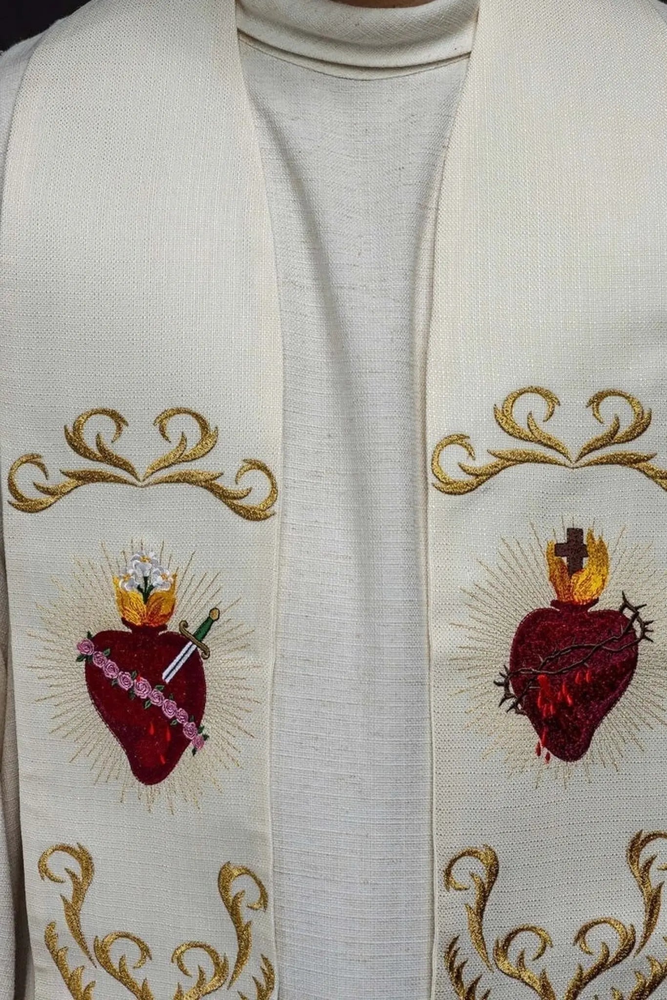 Estola bordada con los Corazones de Jesús y María – Ecru