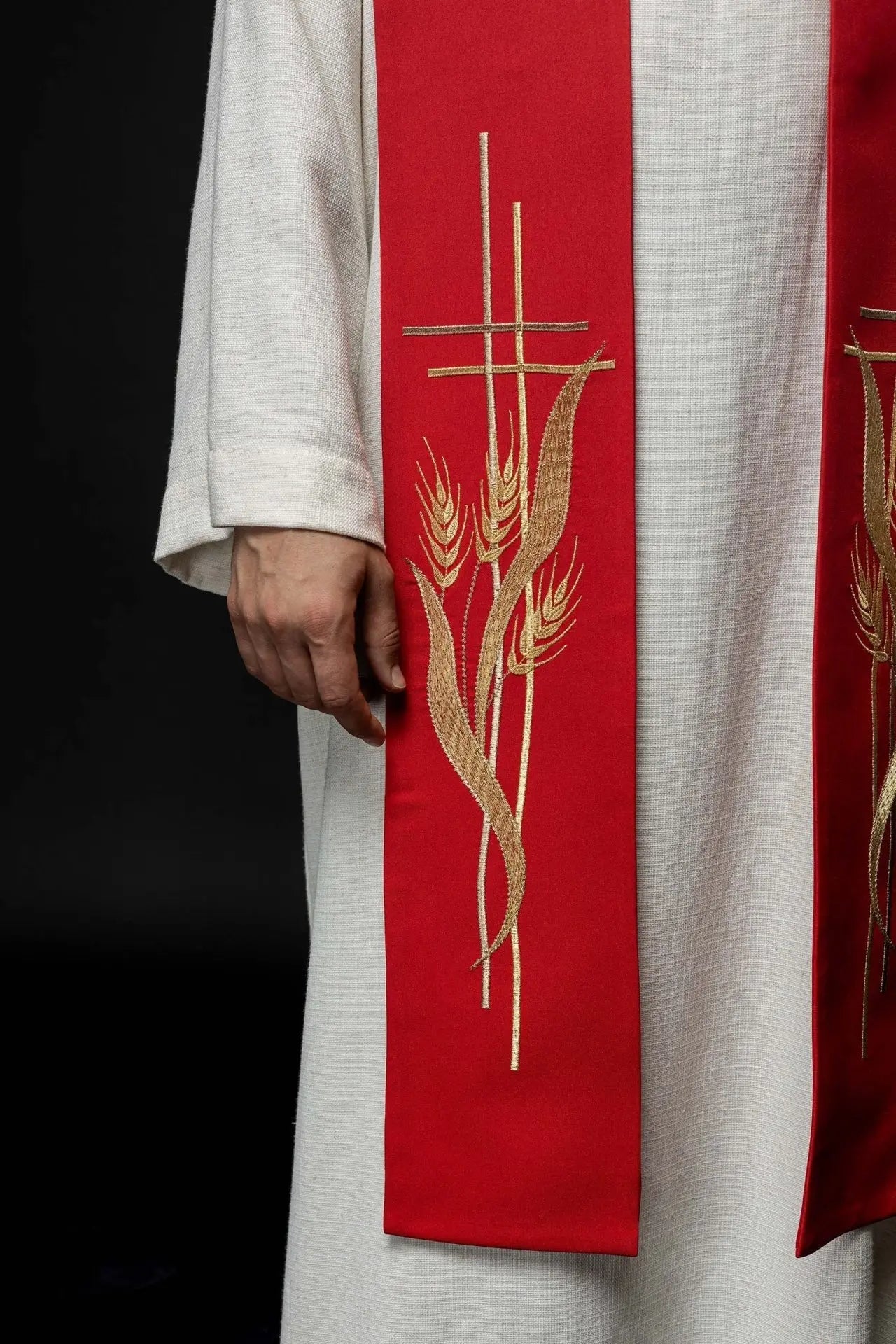 Estola roja bordada para sacerdote
