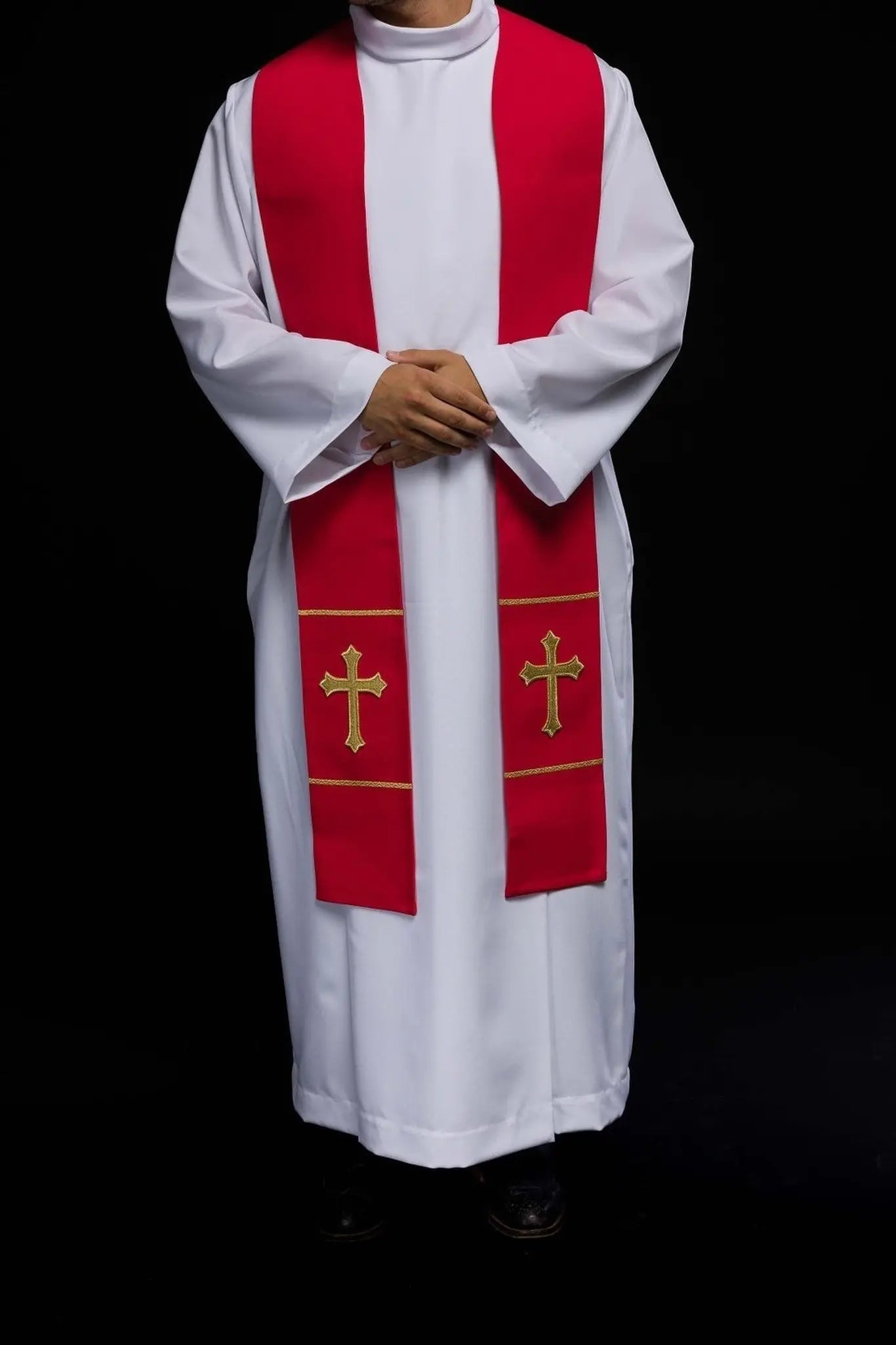 Estola roja bordada con cruz para sacerdote